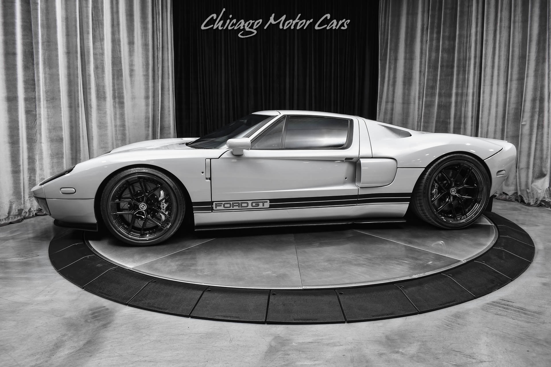 2005 Ford GT -'s photo