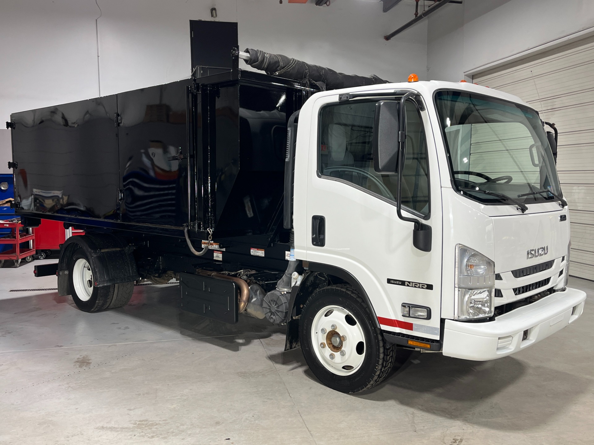 2018 Isuzu NRR's photo