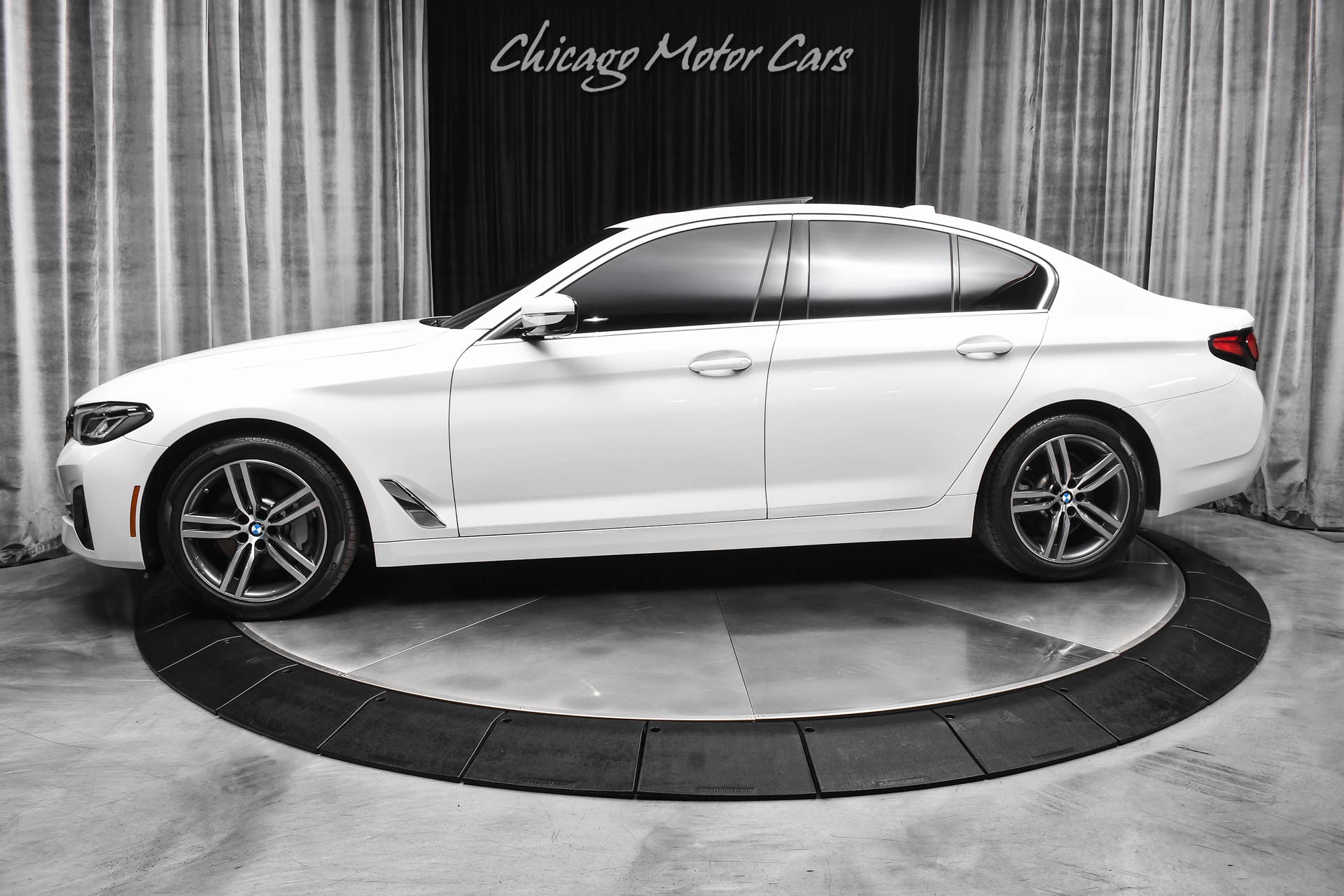 2022 BMW 5 Series 530i xDrive Sedan's photo