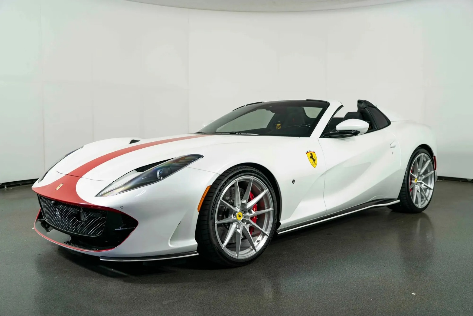 2022 Ferrari 812 -'s photo