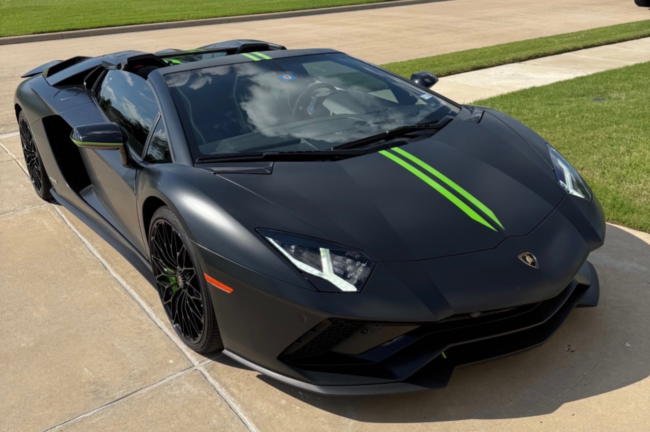 2019 Lamborghini Aventador S Roadster's photo