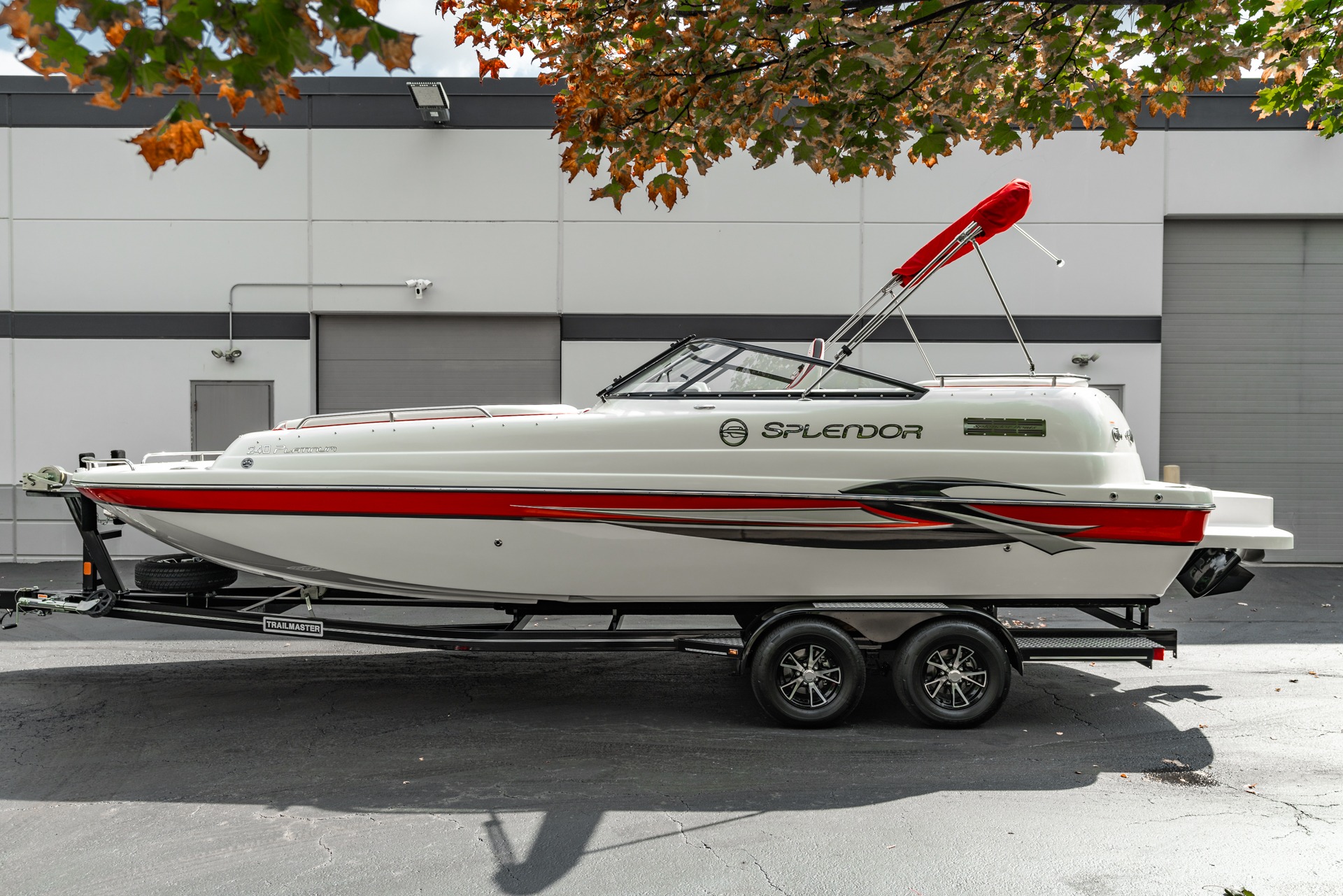 New-2022-Splendor-240-Platinum-Bowrider-Mercruiser-62-12-Passenger-BRAND-NEW