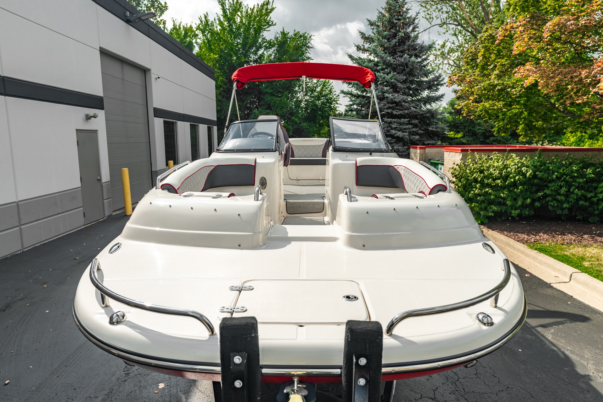 New-2022-Splendor-240-Platinum-Bowrider-Mercruiser-62-12-Passenger-BRAND-NEW