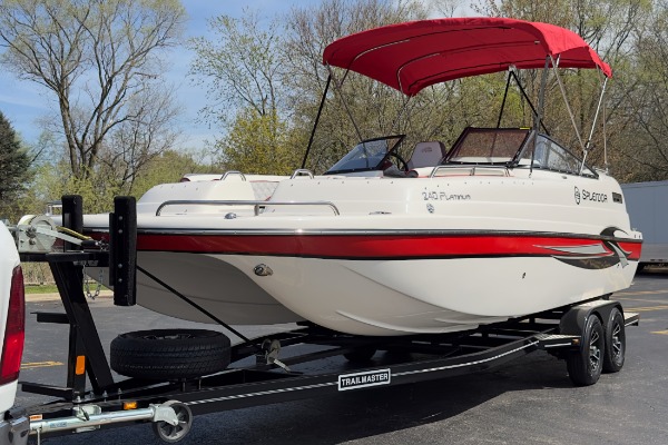 New-2022-Splendor-240-Platinum-Bowrider-Mercruiser-62-12-Passenger-BRAND-NEW