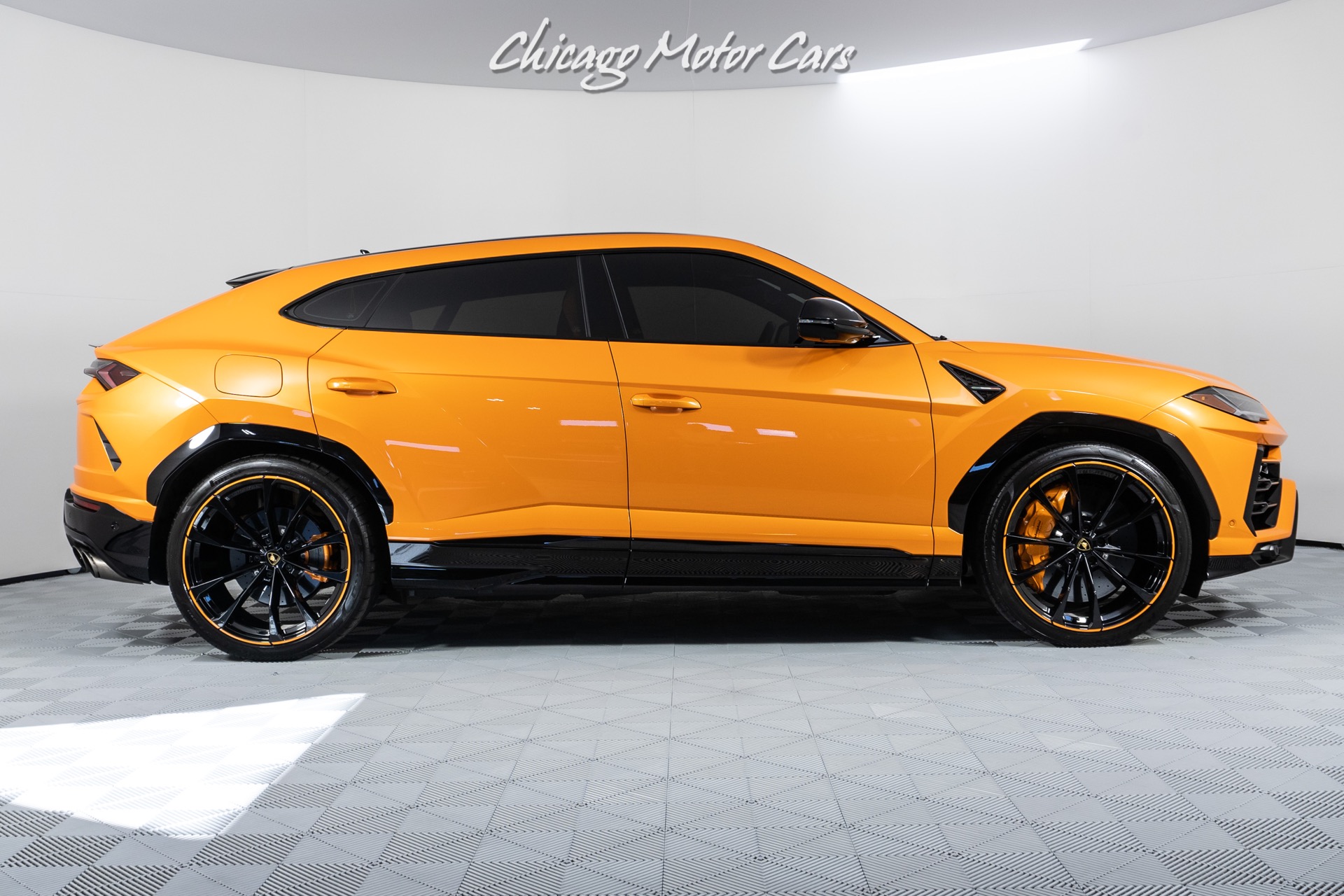 Used-2021-Lamborghini-Urus-Pearl-Capsule-Edition-Park-Assistance-Package-Insane-Spec-Loaded