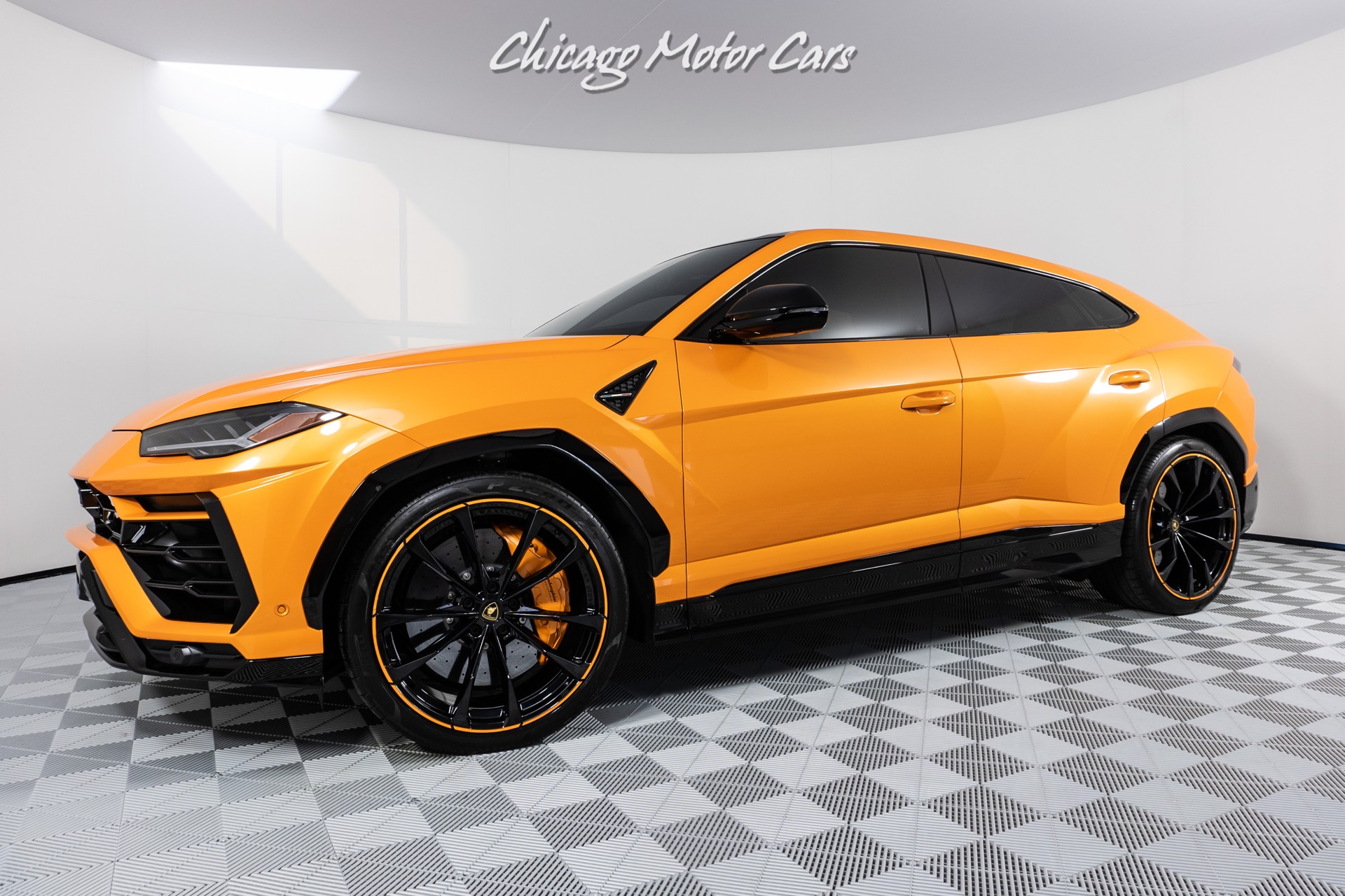 Used-2021-Lamborghini-Urus-Pearl-Capsule-Edition-Park-Assistance-Package-Insane-Spec-Loaded