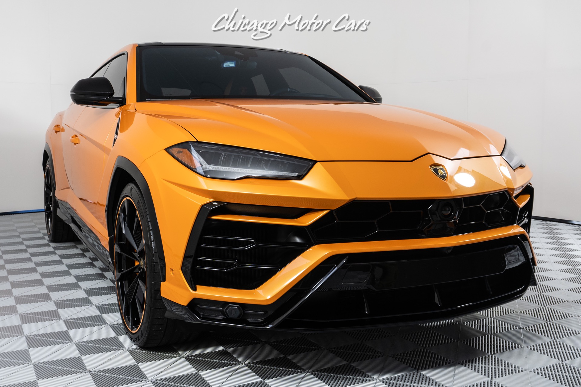 Used-2021-Lamborghini-Urus-Pearl-Capsule-Edition-Park-Assistance-Package-Insane-Spec-Loaded