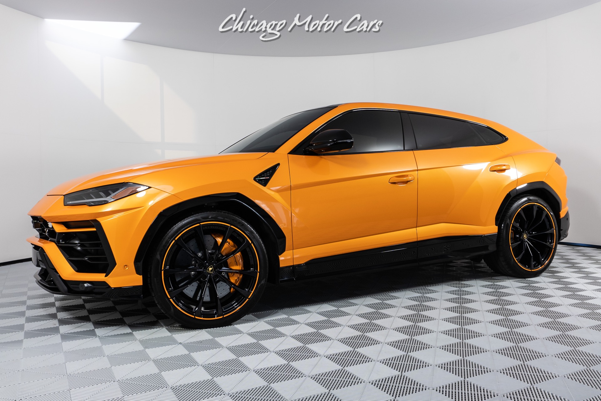 Used-2021-Lamborghini-Urus-Pearl-Capsule-Edition-Park-Assistance-Package-Insane-Spec-Loaded