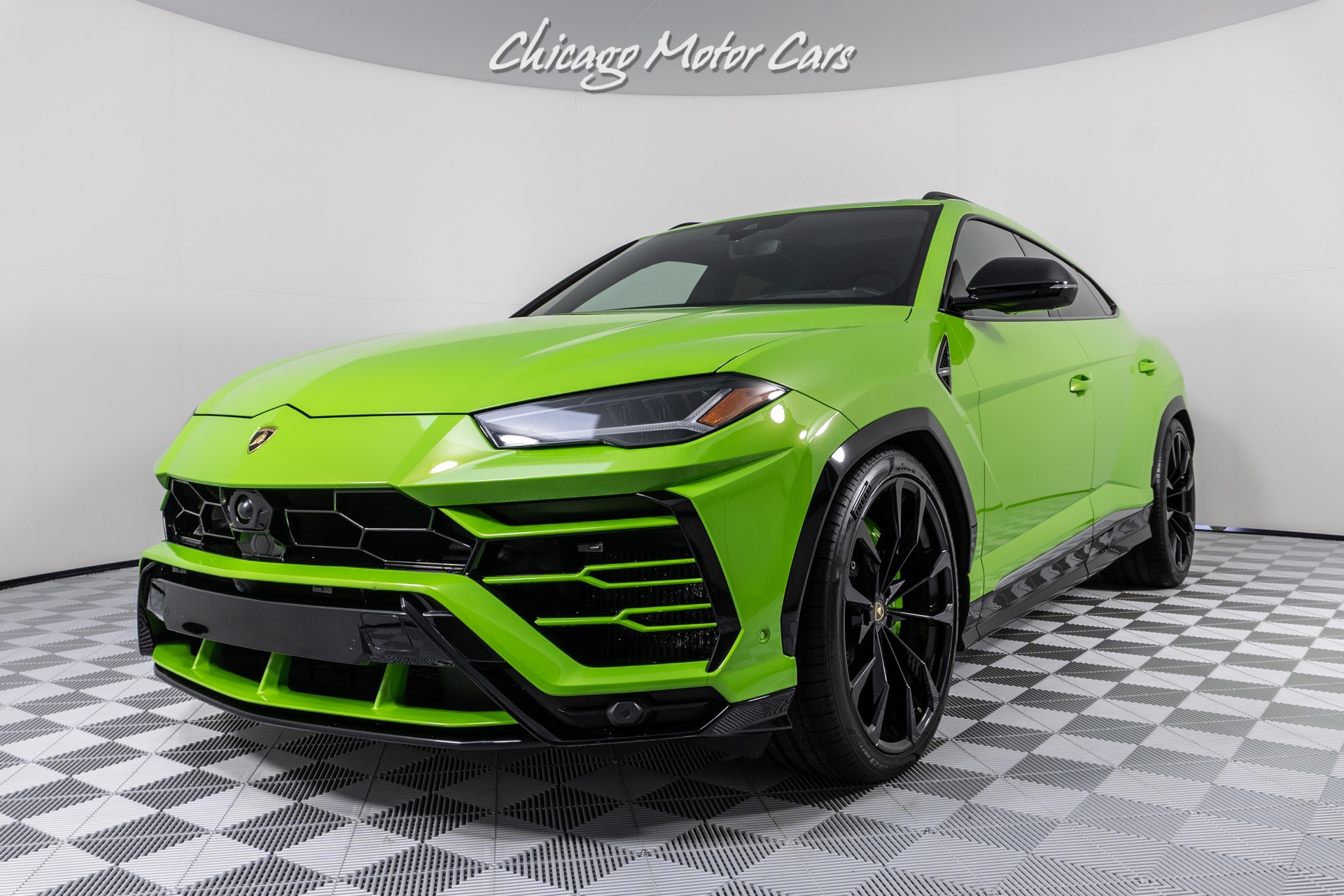 Used-2021-Lamborghini-Urus-Rare-Verde-Mantis-Finish-High-Gloss-Style-Package-Full-Front-PPF-Loaded