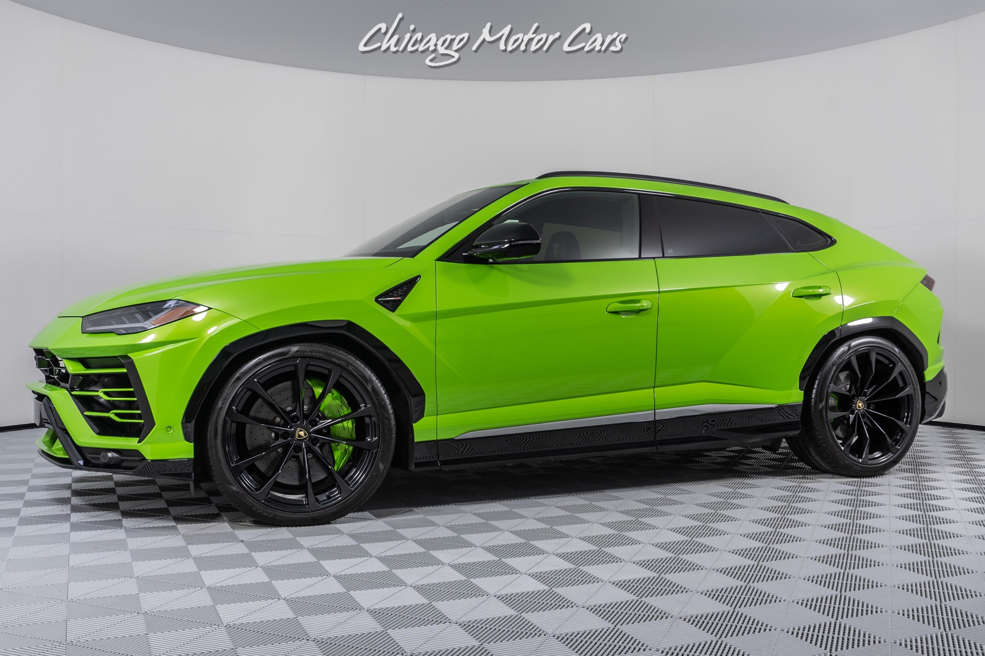 Used-2021-Lamborghini-Urus-Rare-Verde-Mantis-Finish-High-Gloss-Style-Package-Full-Front-PPF-Loaded