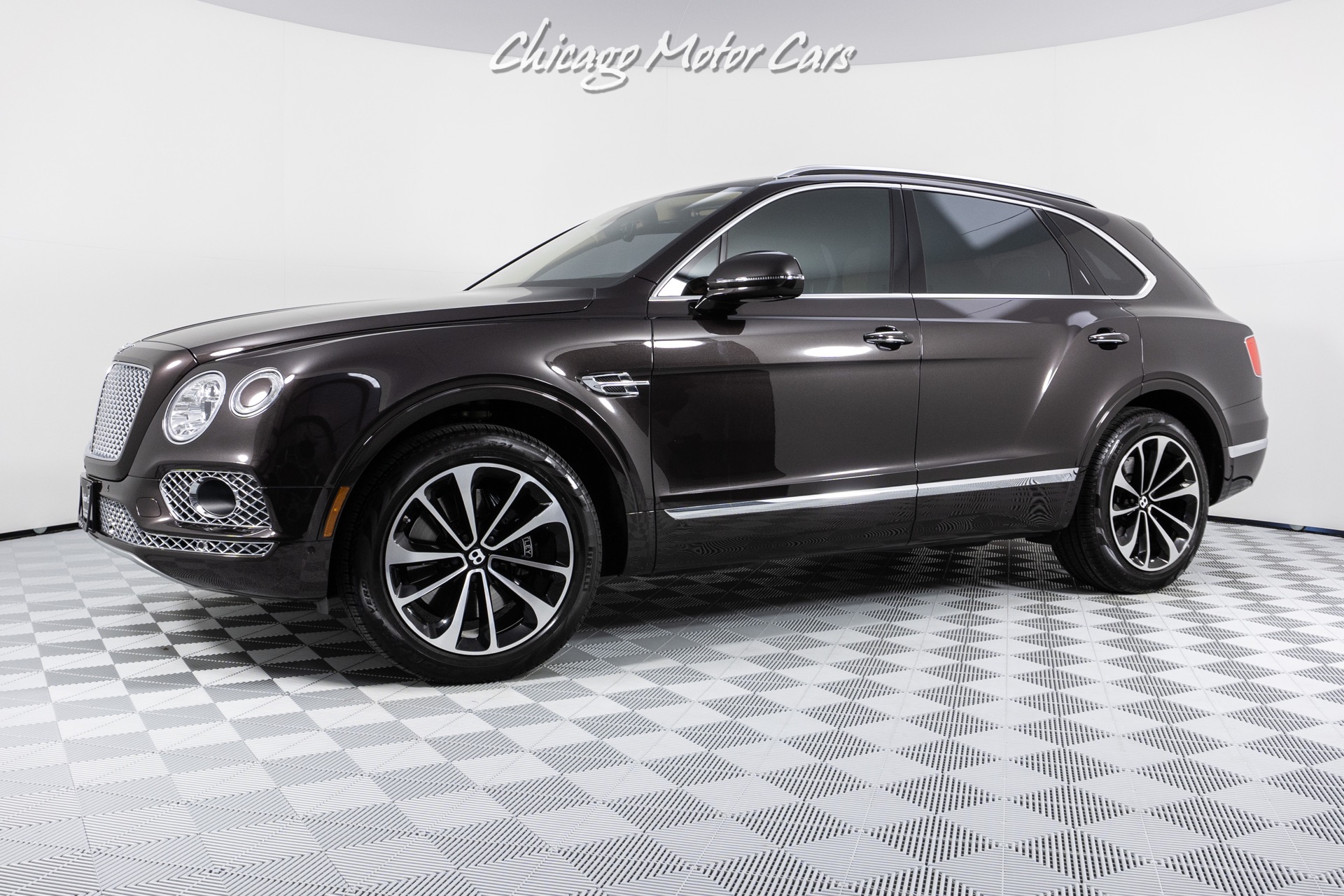 Used-2018-Bentley-Bentayga-W12-Signature-Edition-Rear-Seat-Entertainment-Unique-Havana-Finish-Loaded