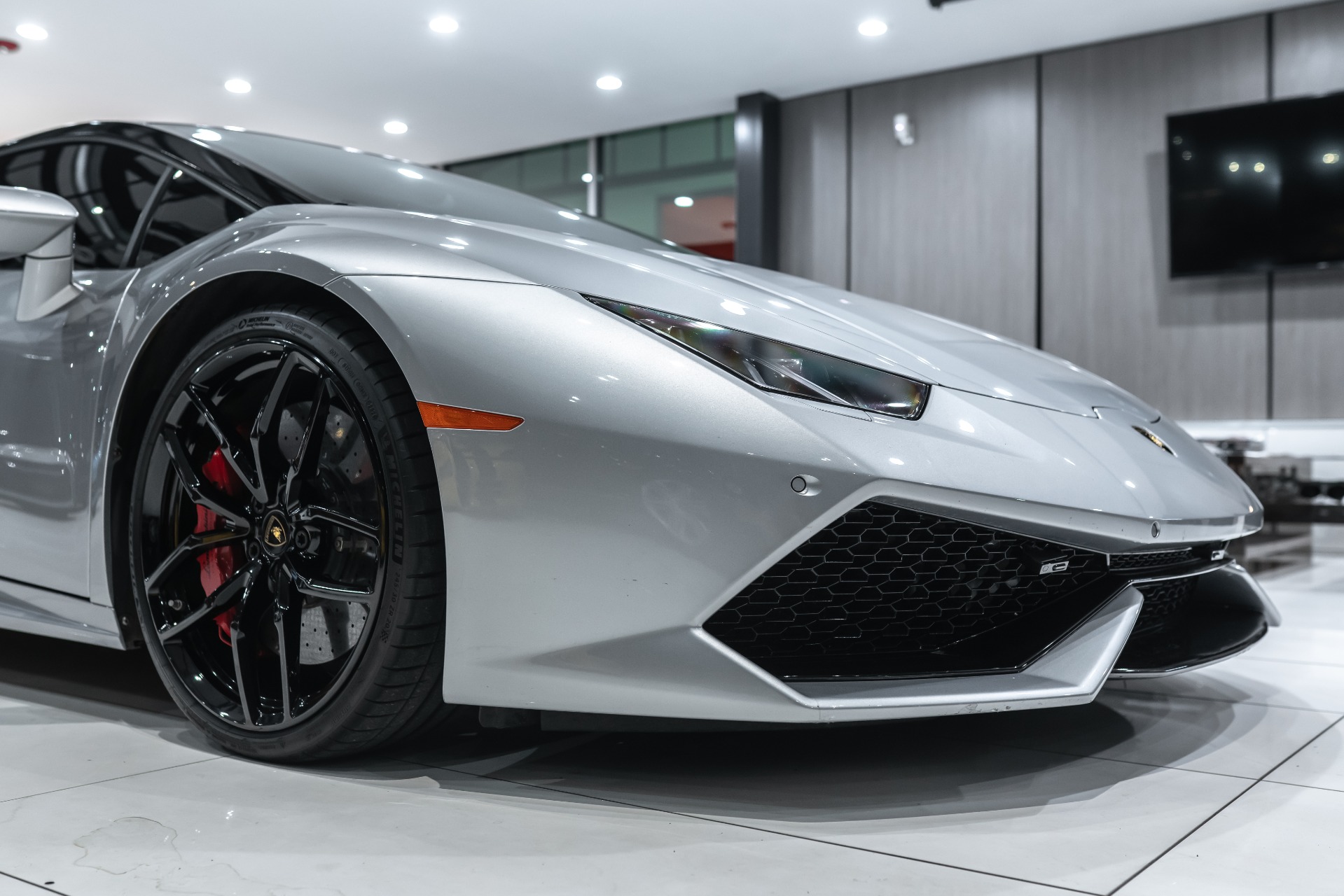 Used-2015-Lamborghini-Huracan-LP610-4-Gorgeous-Color-Carbon-Ceramic-Brakes-20-Forged-Rims-Clean-CarFax