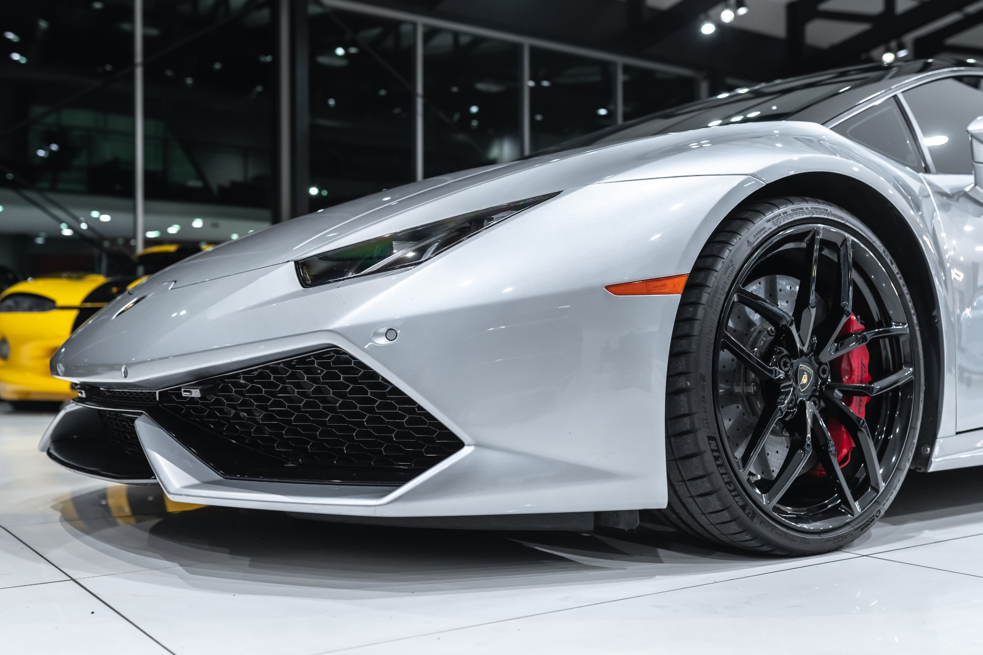 Used-2015-Lamborghini-Huracan-LP610-4-Gorgeous-Color-Carbon-Ceramic-Brakes-20-Forged-Rims-Clean-CarFax