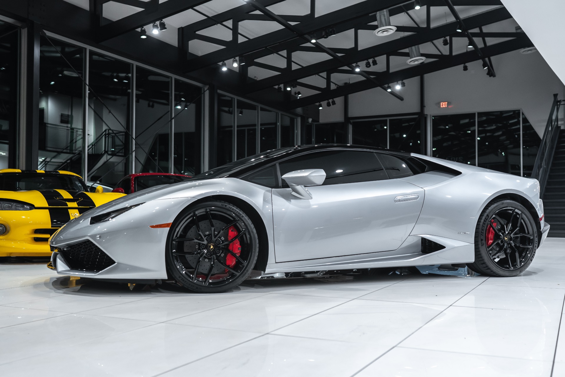 Used 2015 Lamborghini Huracan LP610-4 Gorgeous Color, Carbon