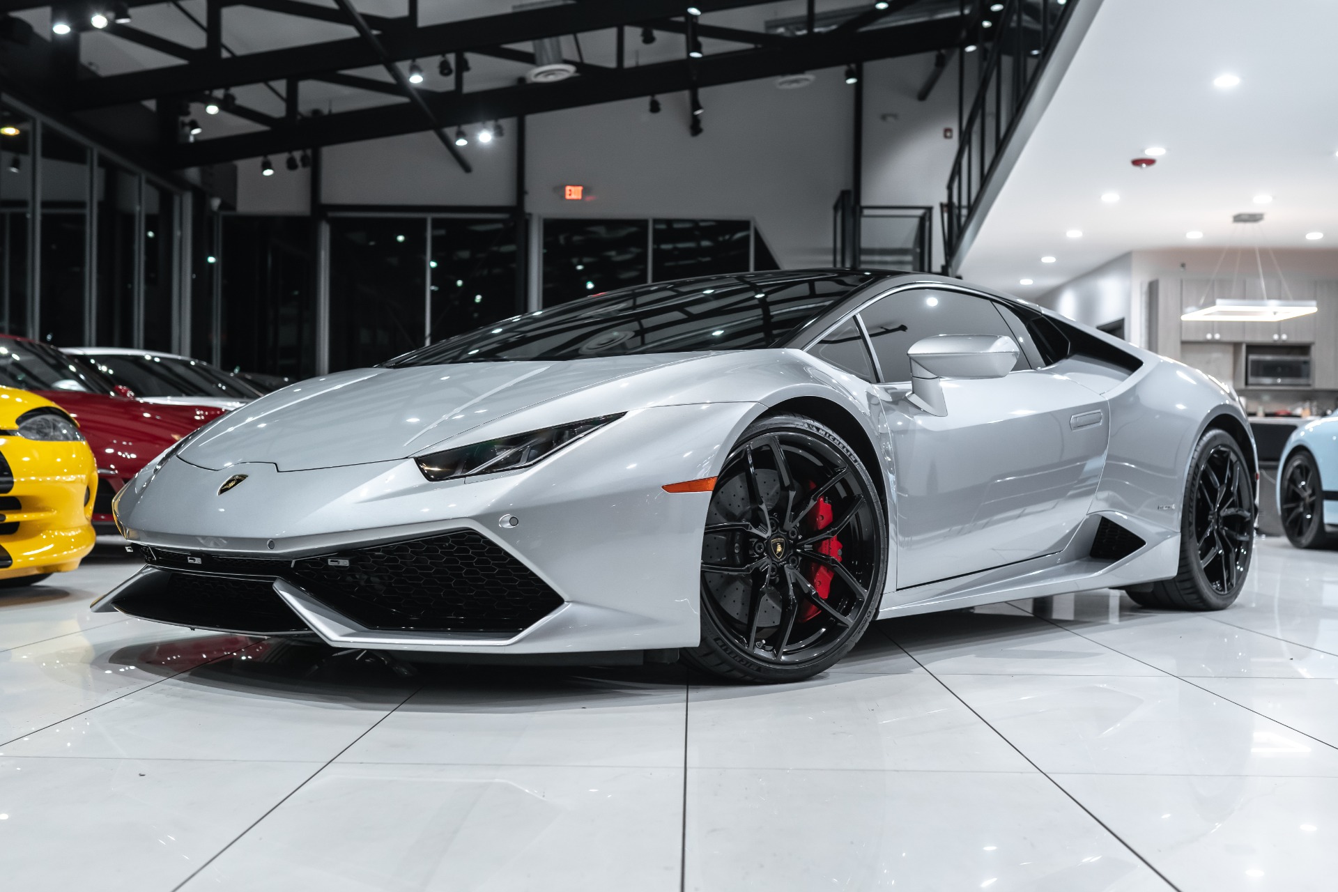 Used-2015-Lamborghini-Huracan-LP610-4-Gorgeous-Color-Carbon-Ceramic-Brakes-20-Forged-Rims-Clean-CarFax