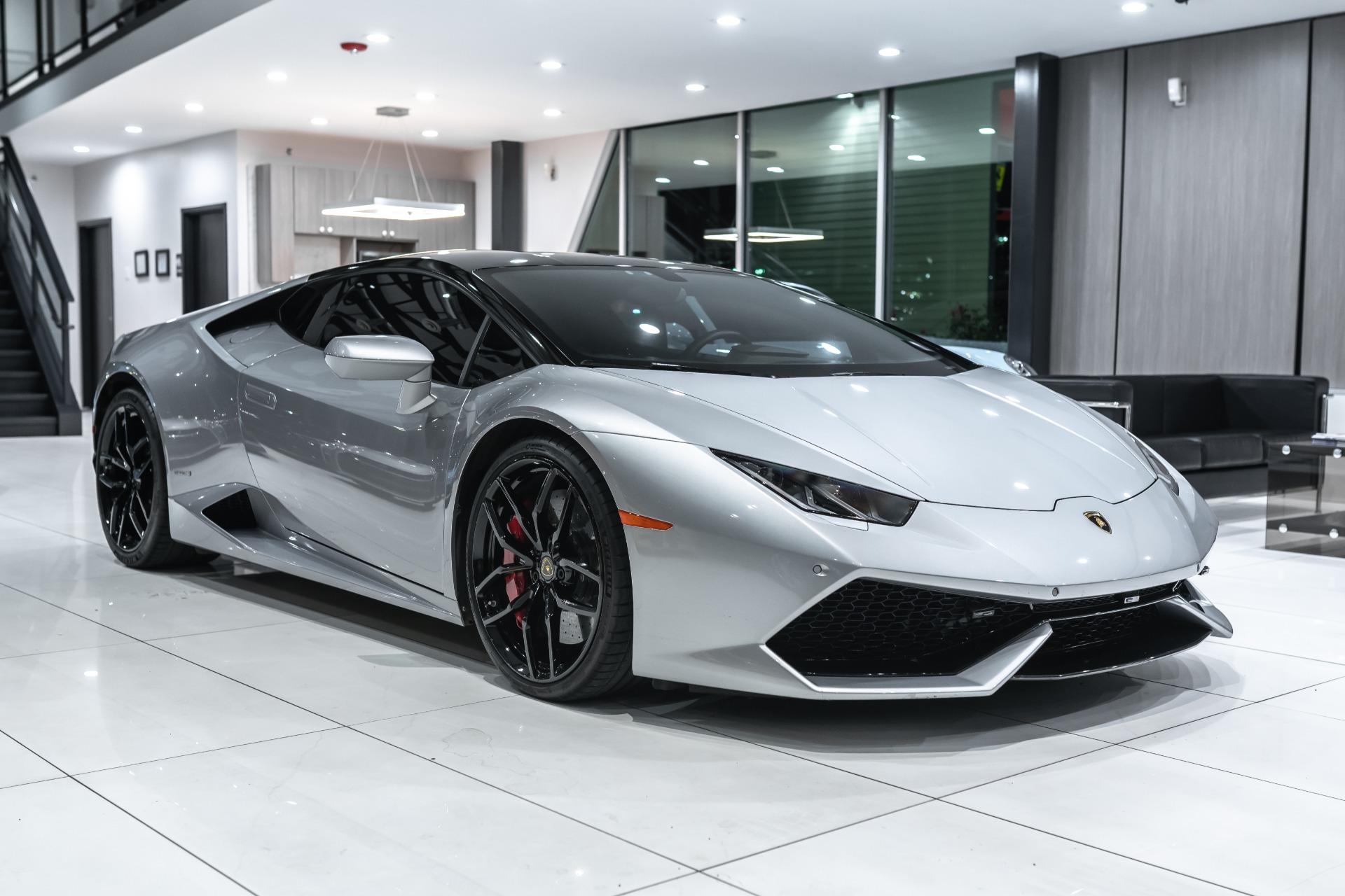 Used-2015-Lamborghini-Huracan-LP610-4-Gorgeous-Color-Carbon-Ceramic-Brakes-20-Forged-Rims-Clean-CarFax