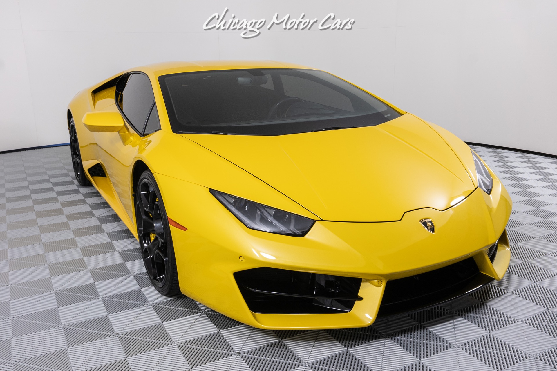 Used-2018-Lamborghini-Huracan-LP580-2-Style-Package-Front-Lift-System-Giallo-Inti-Pearl-Finish-Loaded