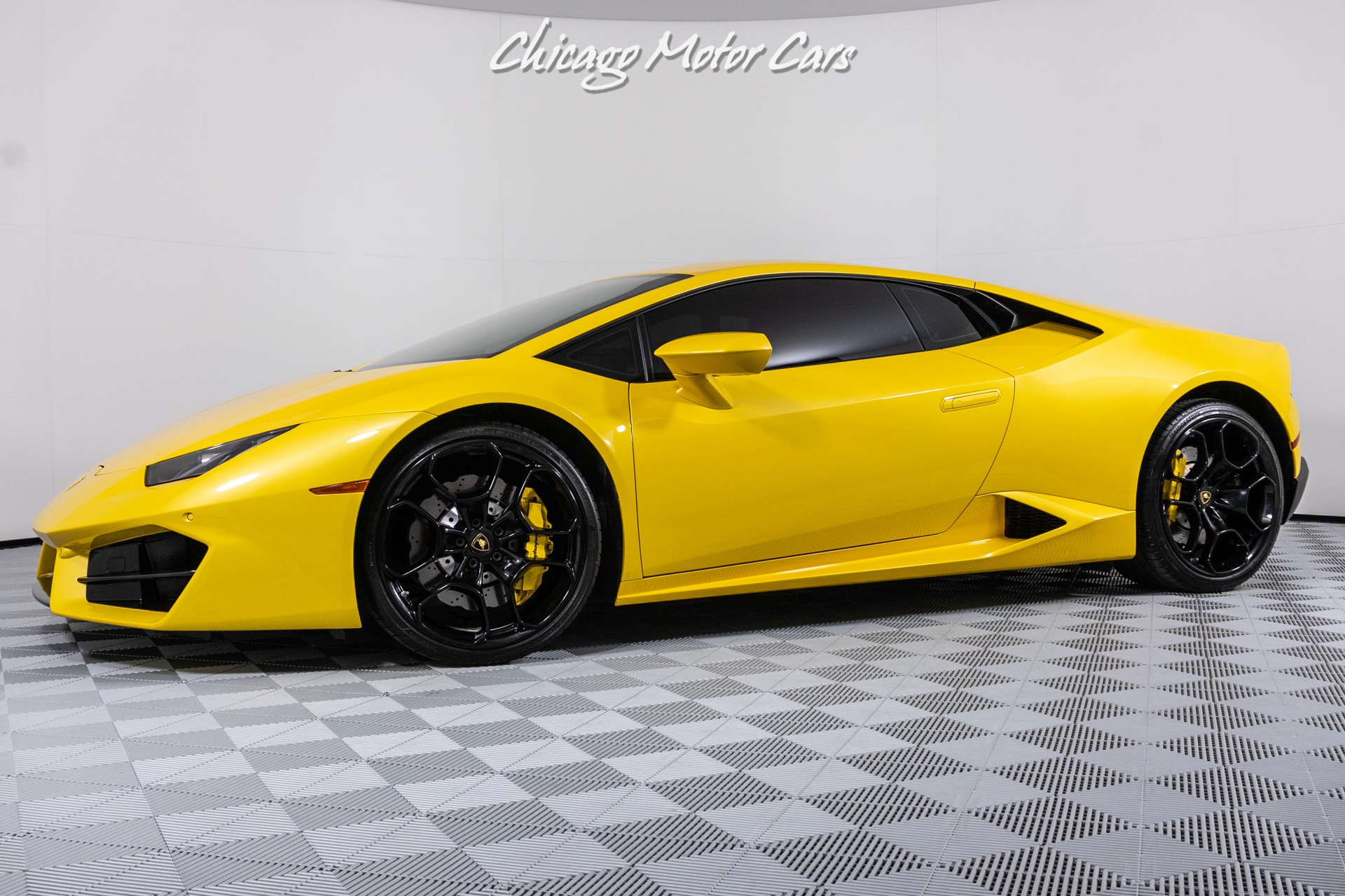 Used-2018-Lamborghini-Huracan-LP580-2-Style-Package-Front-Lift-System-Giallo-Inti-Pearl-Finish-Loaded