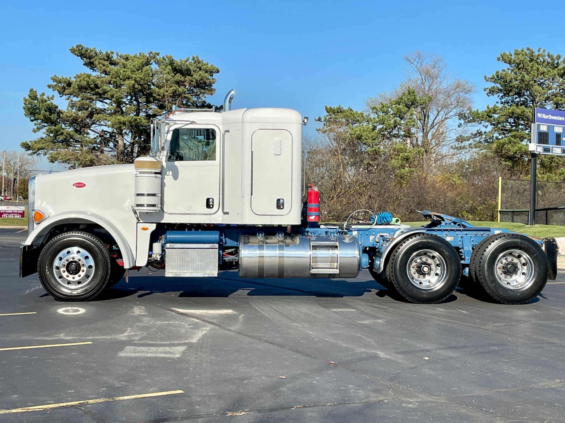 Used-2012-Peterbilt-367-Sleeper---Cummins-ISX15---485-HP---15-Speed-Manual