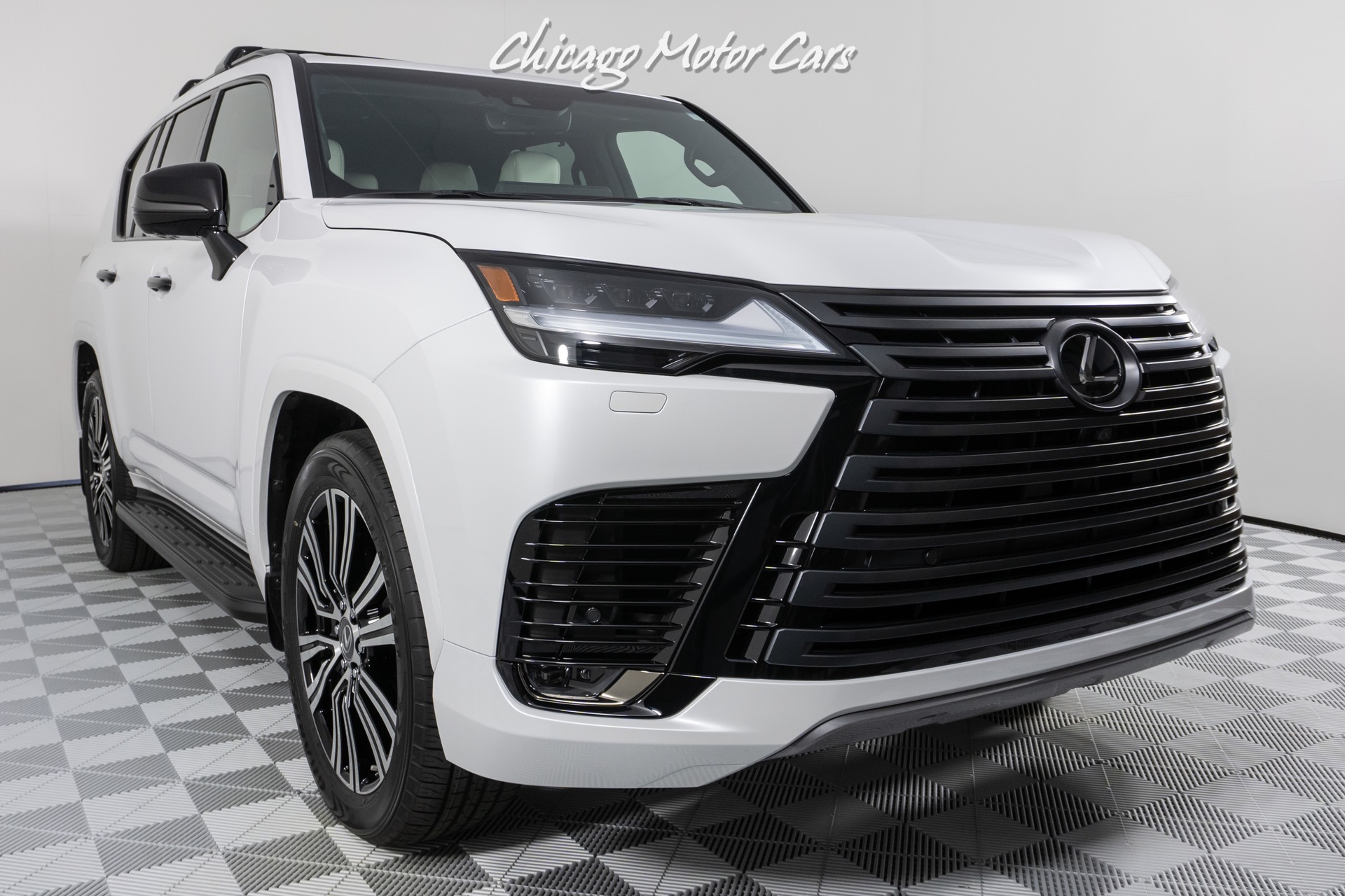 Used-2022-Lexus-LX600-Luxury-3rd-Row-SUV-power-moonroof-active-height-control-Only-13-Miles