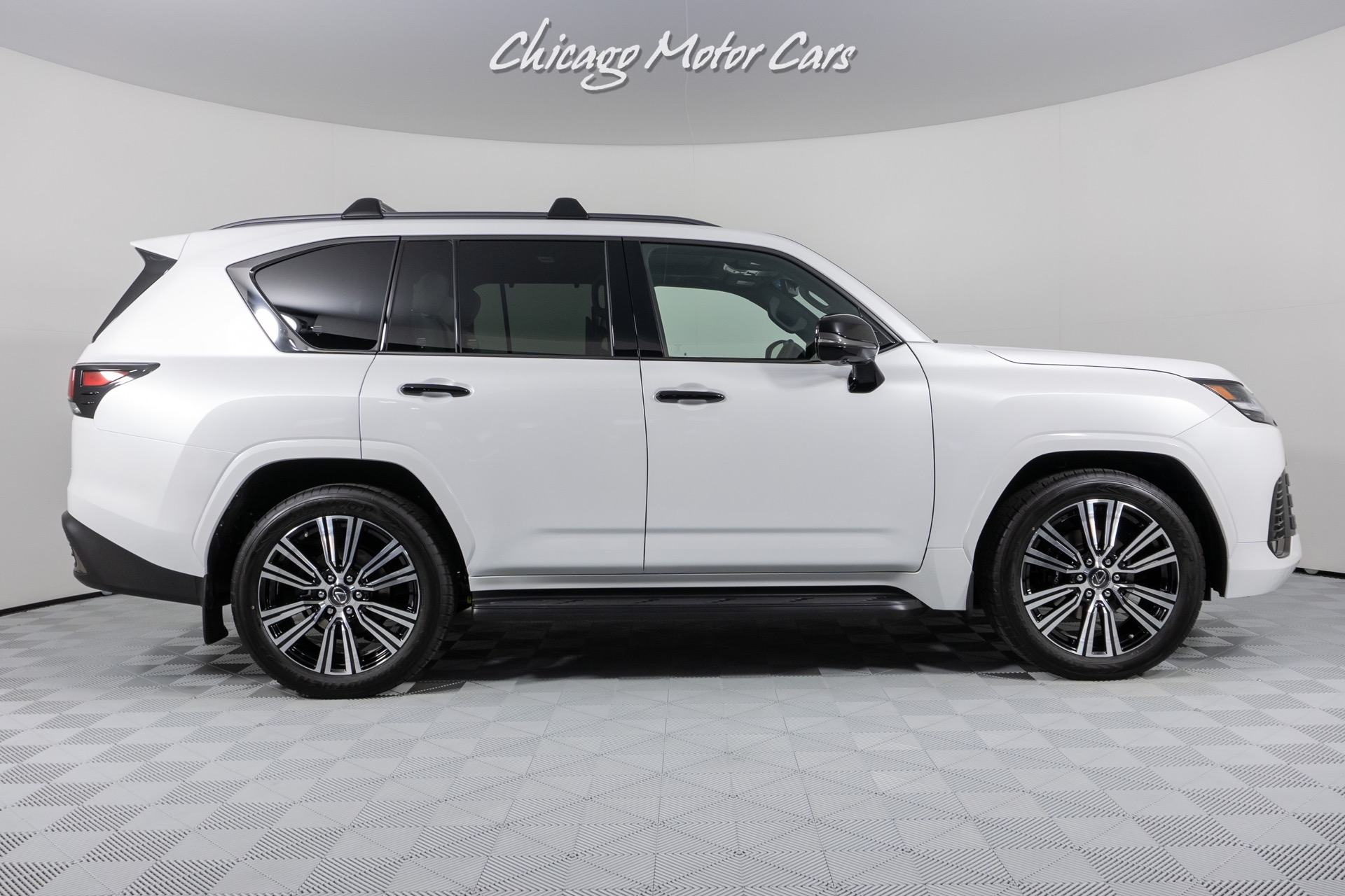 Used-2022-Lexus-LX600-Luxury-3rd-Row-SUV-power-moonroof-active-height-control-Only-13-Miles