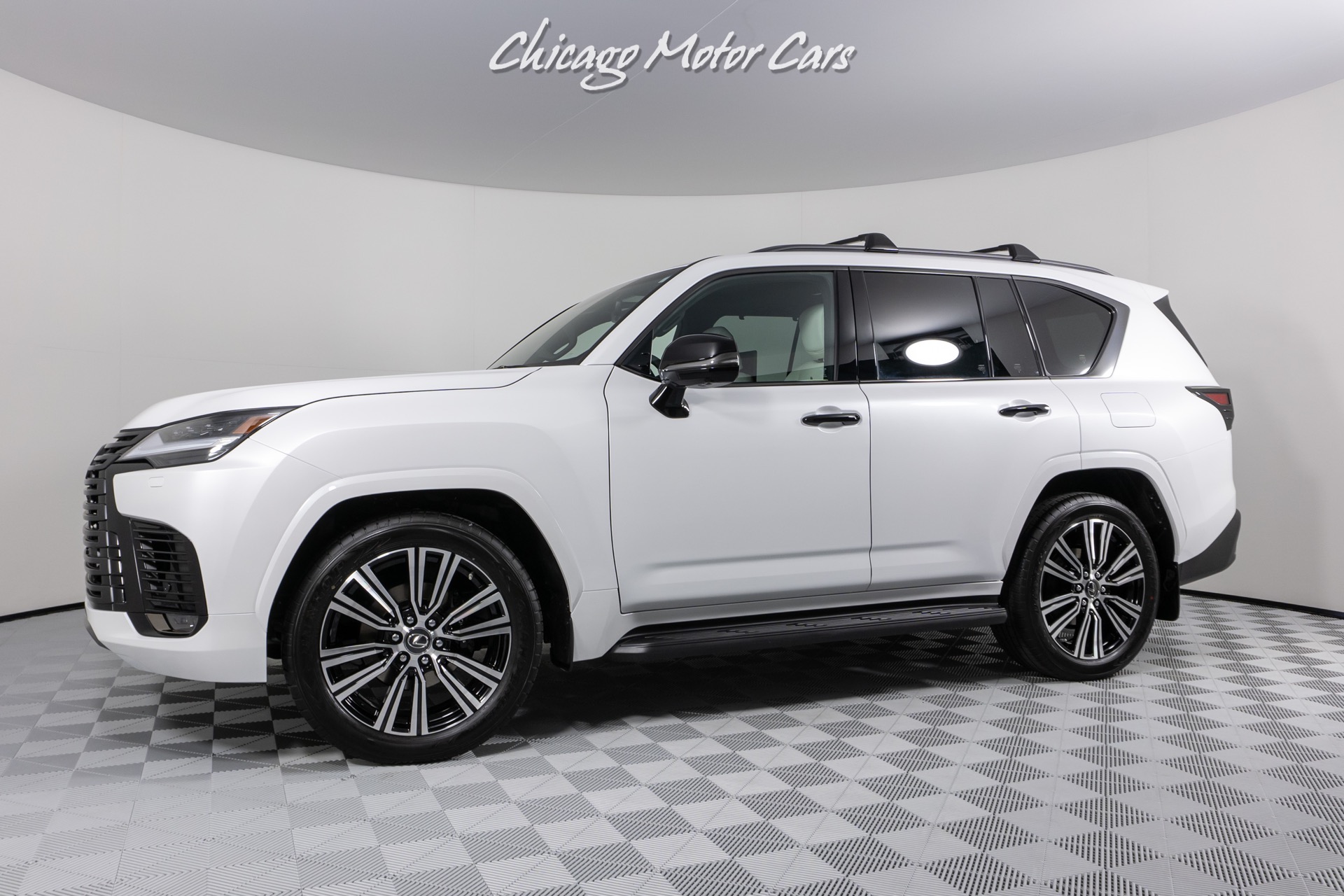 Used-2022-Lexus-LX600-Luxury-3rd-Row-SUV-power-moonroof-active-height-control-Only-13-Miles
