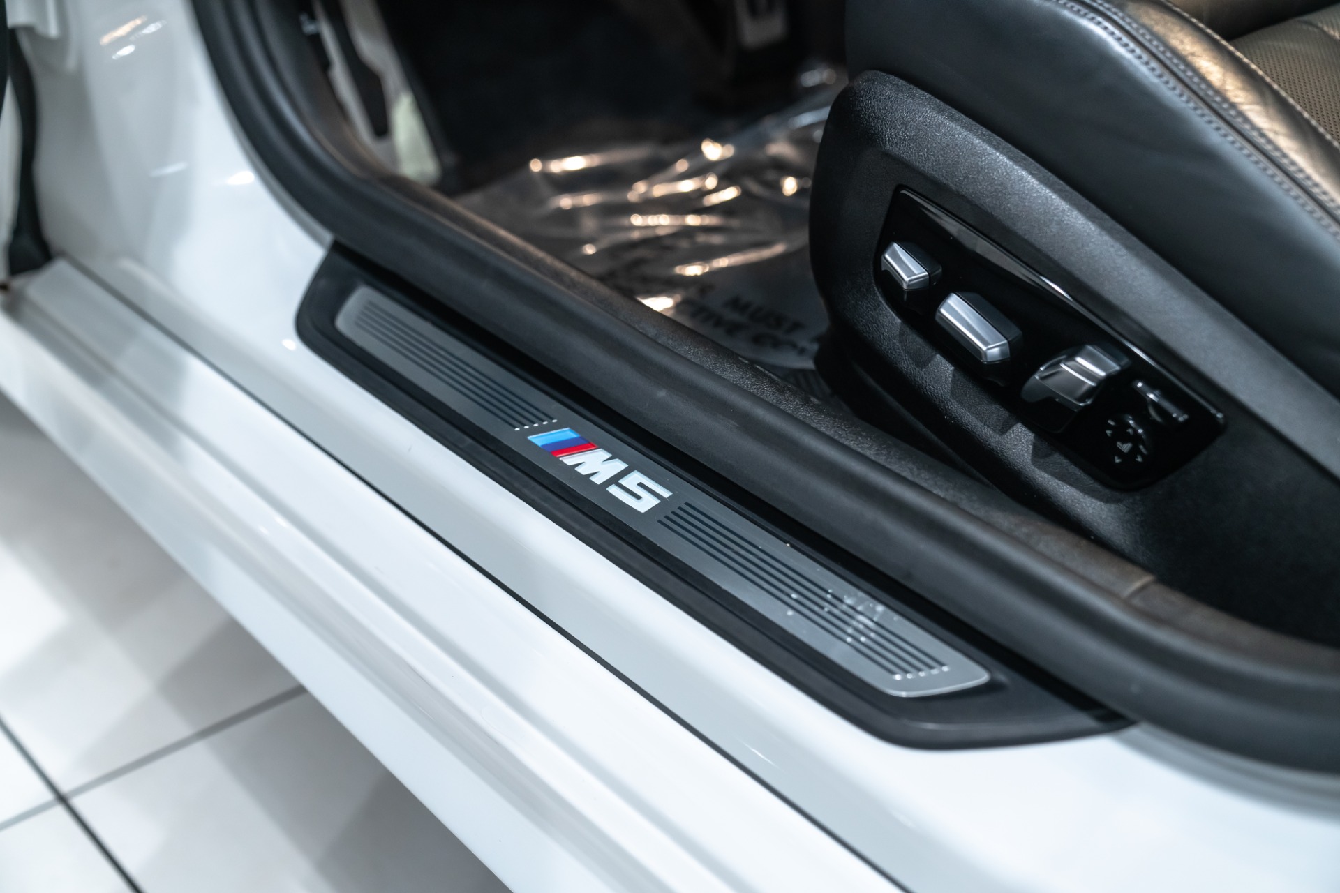 Used-2019-BMW-M5-AWD-Sedan-Alpine-White-Executive-Pkg-Massage-Seats-Driving-Assist-Plus