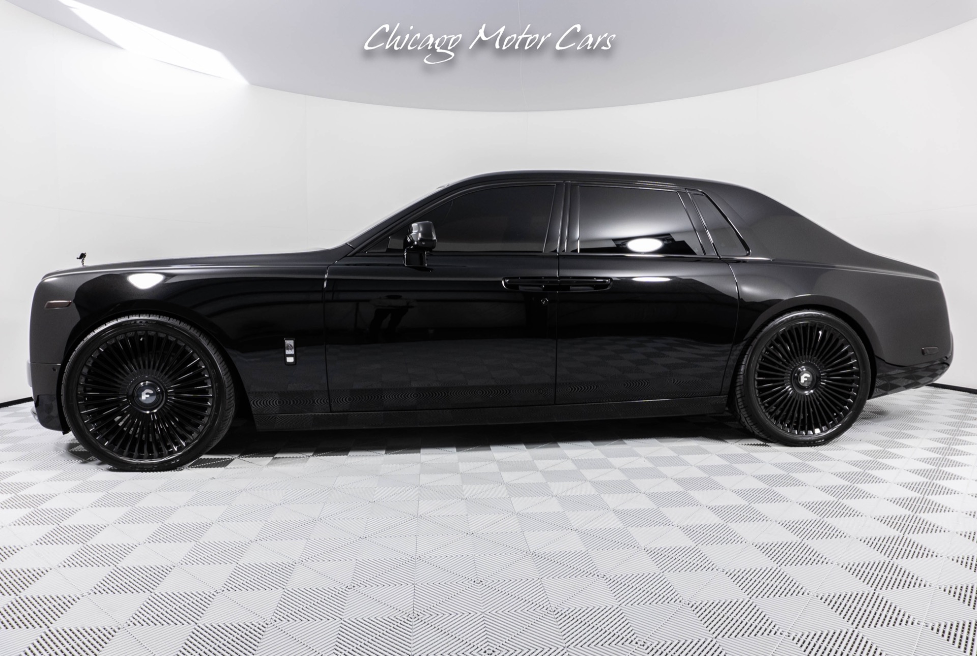 RollsRoyce Ghost Black Badge thế hệ mới giá từ 337 tỉ đồng  sedan đắt  thứ 2 Việt Nam  Tuổi Trẻ Online