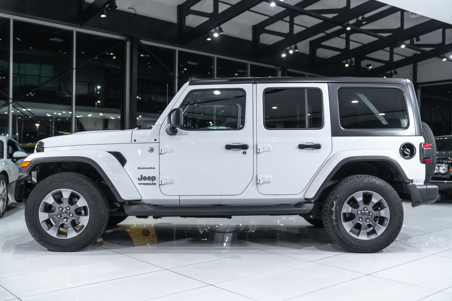 Used-2018-Jeep-Wrangler-Unlimited-Sahara-4X4-Leather-Trim-3-Piece-Hard-Top-Cold-Weather-Group-Upgraded-Sound