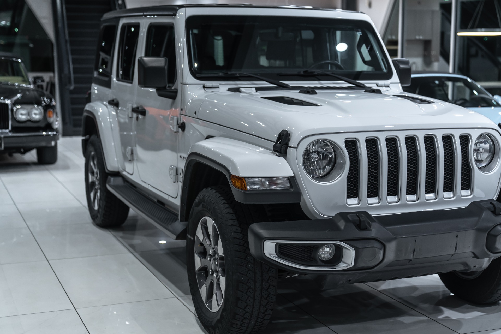 Used-2018-Jeep-Wrangler-Unlimited-Sahara-4X4-Leather-Trim-3-Piece-Hard-Top-Cold-Weather-Group-Upgraded-Sound