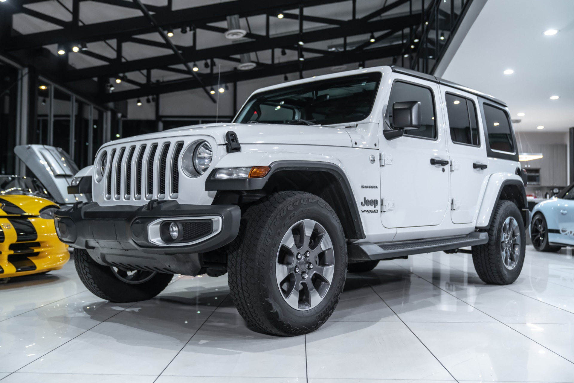 Used-2018-Jeep-Wrangler-Unlimited-Sahara-4X4-Leather-Trim-3-Piece-Hard-Top-Cold-Weather-Group-Upgraded-Sound