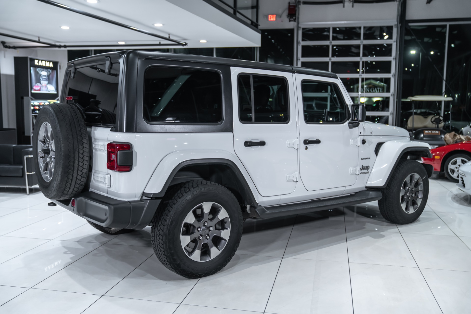 Used-2018-Jeep-Wrangler-Unlimited-Sahara-4X4-Leather-Trim-3-Piece-Hard-Top-Cold-Weather-Group-Upgraded-Sound