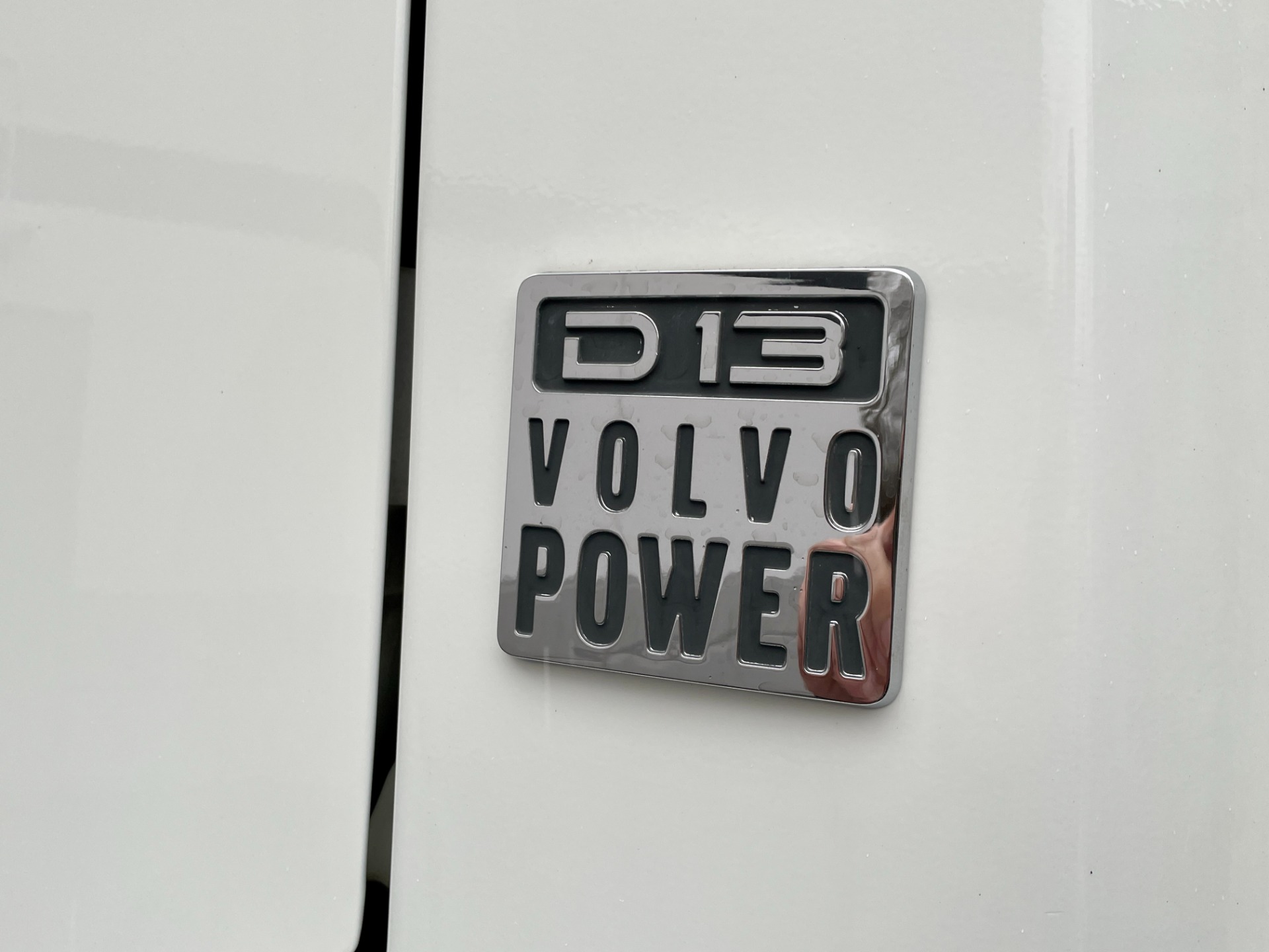 Used-2012-Volvo-VNL-Day-Cab---Volvo-D13-Turbo-Diesel---10-Speed-Manual---Low-Miles