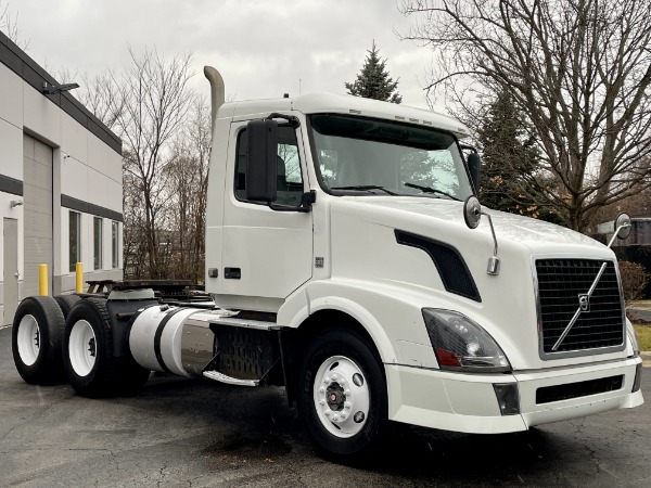 Used 2012 Volvo VNL Day Cab - Volvo D13 Turbo-Diesel - 10 Speed Manual - Low Miles for sale Sold at Chicago Motor Cars in West Chicago IL 60185 4