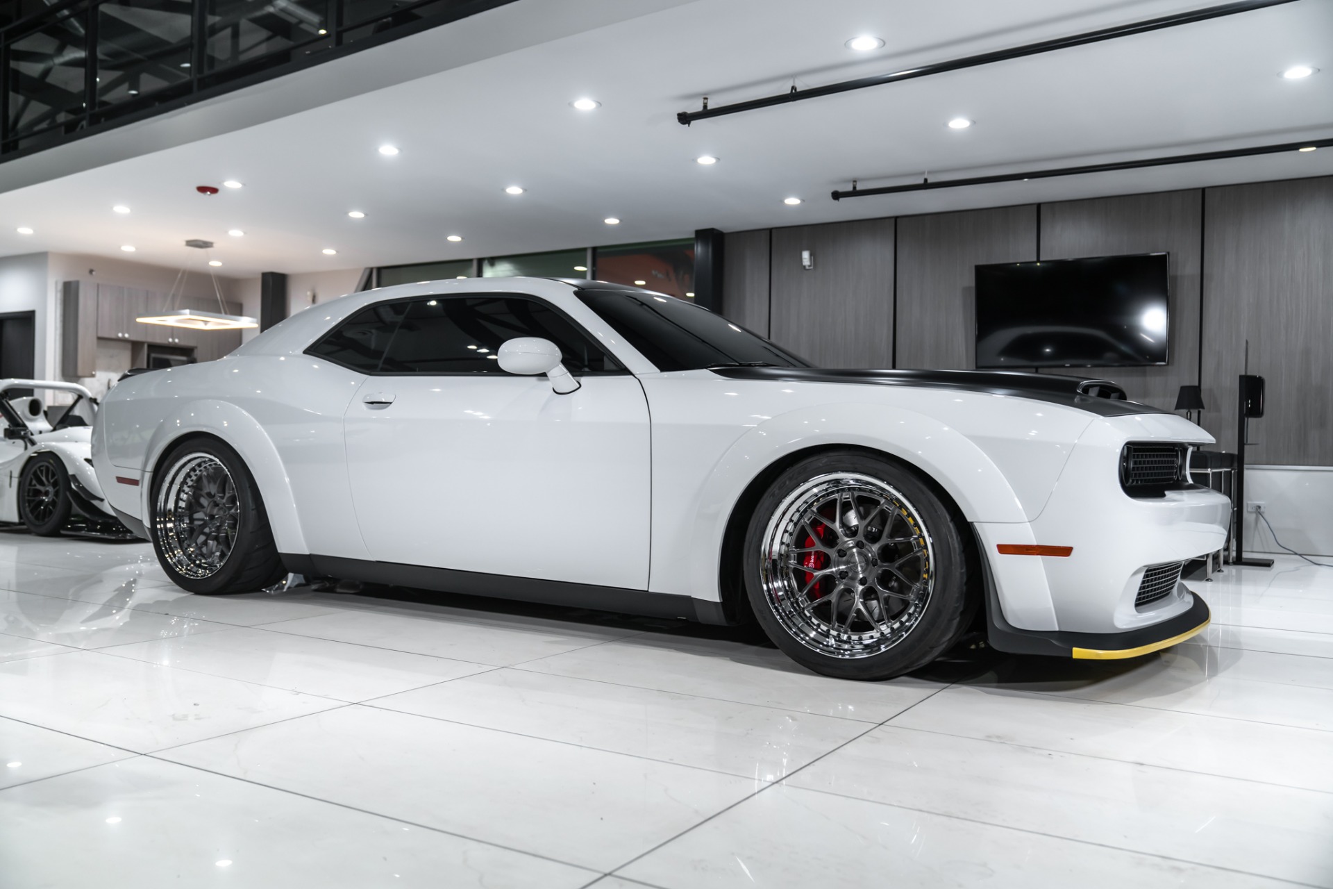 Used-2018-Dodge-Challenger-SRT-Demon-Coupe-ONLY-1K-Miles-Graphics-Pkg-AL13-Wheels-Demon-Crate