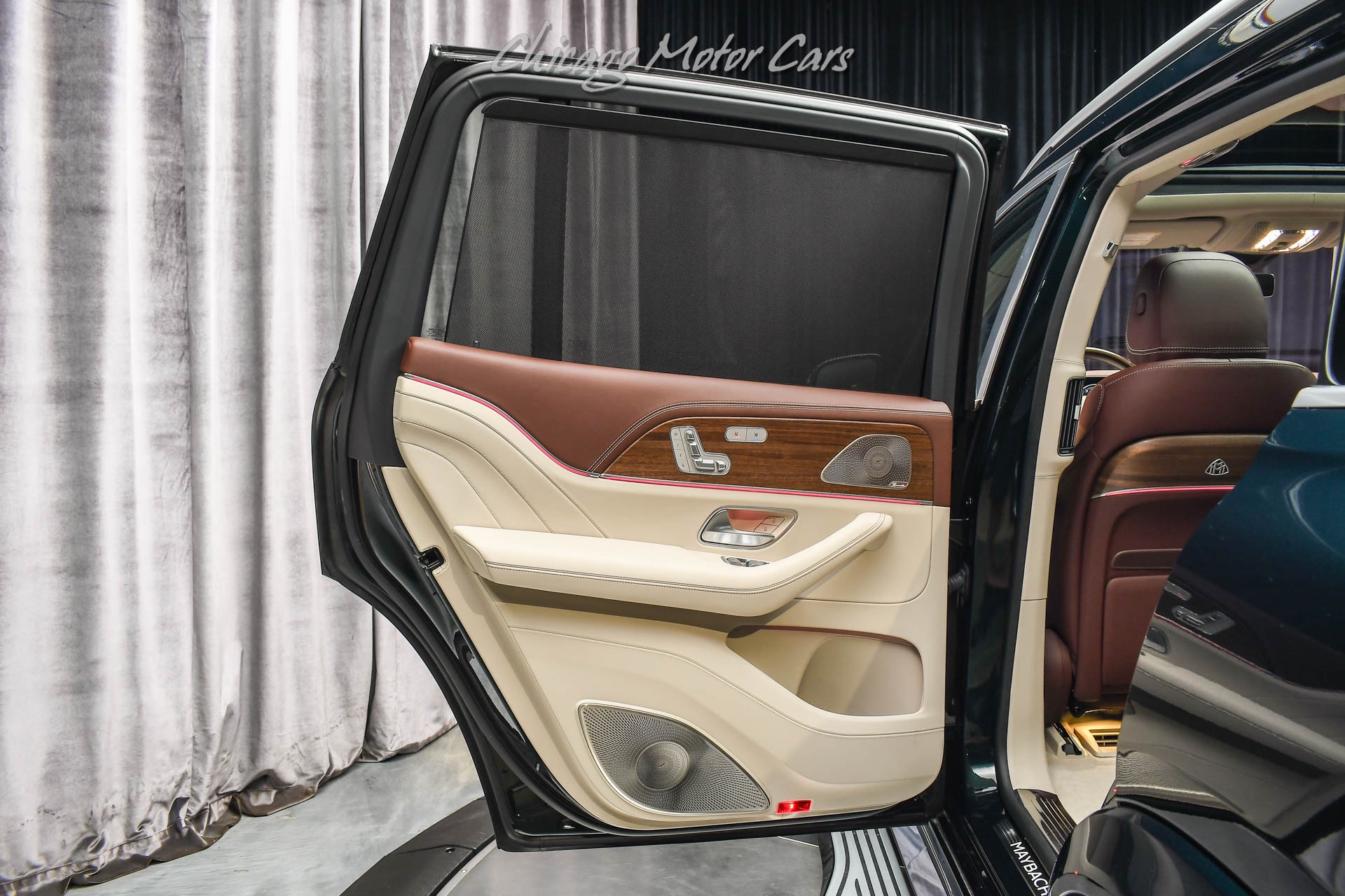 Used-2022-Mercedes-Benz-Maybach-GLS-600-4MATIC-BRAND-NEW-REFRIGERATED-COMPARTMENT-REAR-FOLDING-TABLES