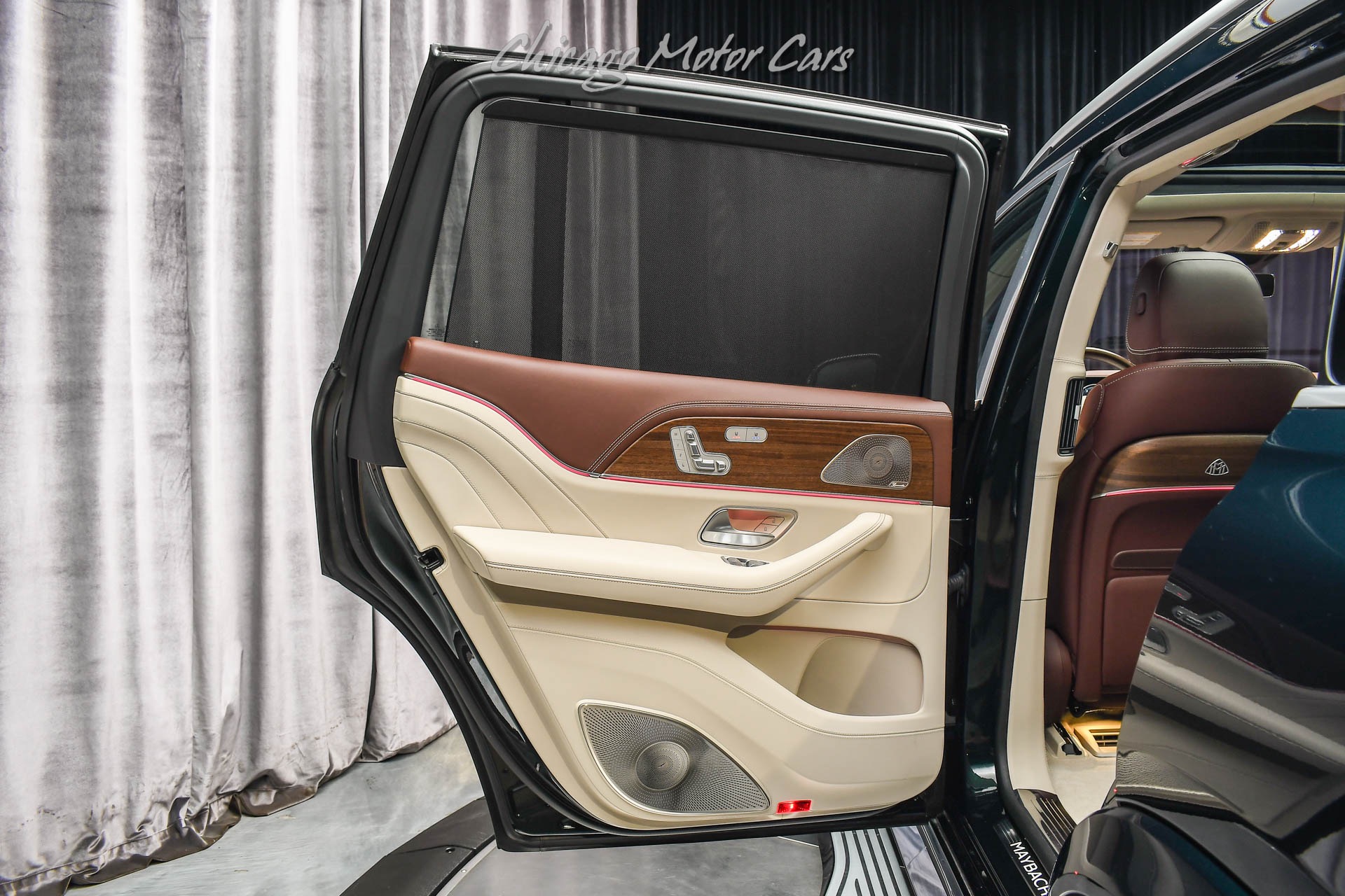 Used-2022-Mercedes-Benz-Maybach-GLS600-4-Matic-LIKE-NEW-REFRIGERATED-COMPARTMENT-REAR-FOLDING-TABLES