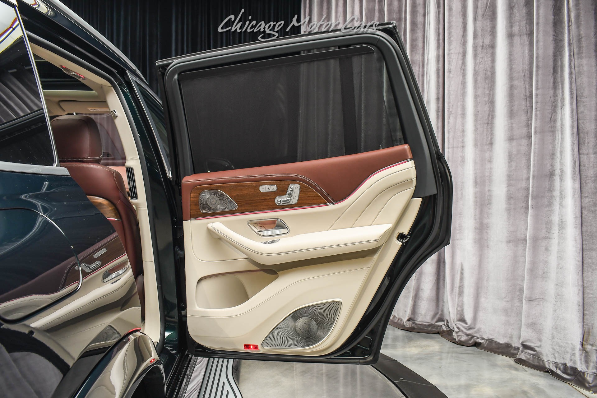 Used-2022-Mercedes-Benz-Maybach-GLS600-4-Matic-LIKE-NEW-REFRIGERATED-COMPARTMENT-REAR-FOLDING-TABLES