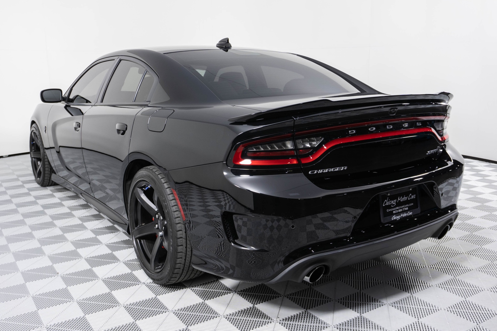 Used-2018-Dodge-Charger-SRT-HELLCAT-HUGE-MSRP-HIGHLY-DESIRED-MODEL-V8-HEMI-ENGINE