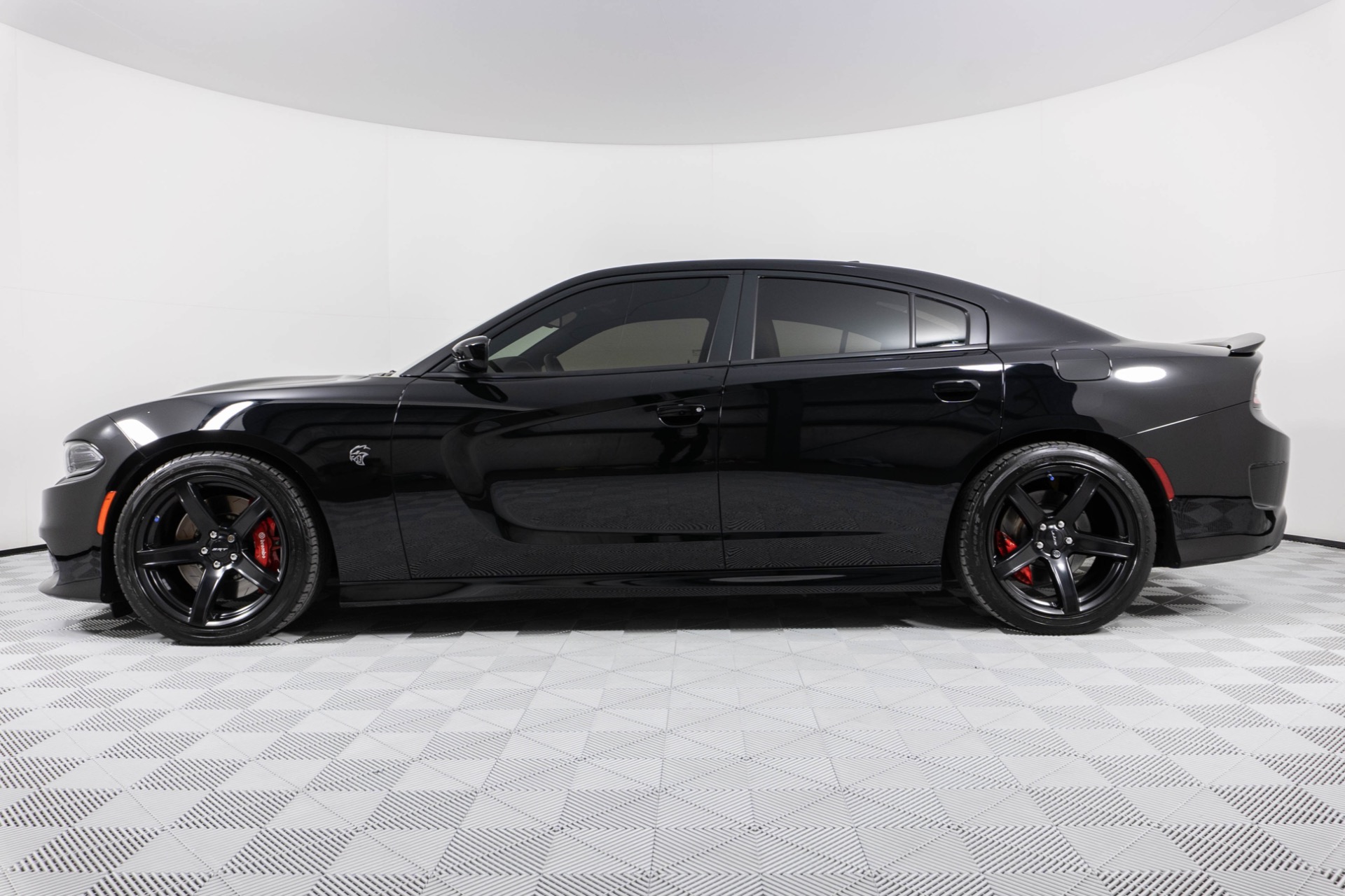 Used-2018-Dodge-Charger-SRT-HELLCAT-HUGE-MSRP-HIGHLY-DESIRED-MODEL-V8-HEMI-ENGINE