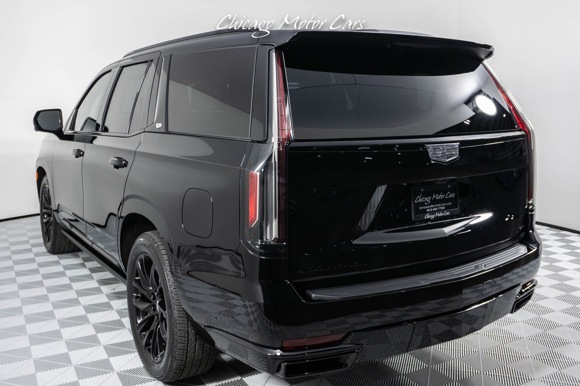 Used-2023-Cadillac-Escalade-Sport-Platinum-ONYX-PACKAGE-PERFORMANCE-EXHAUST-REAR-ENTERTAINMENT