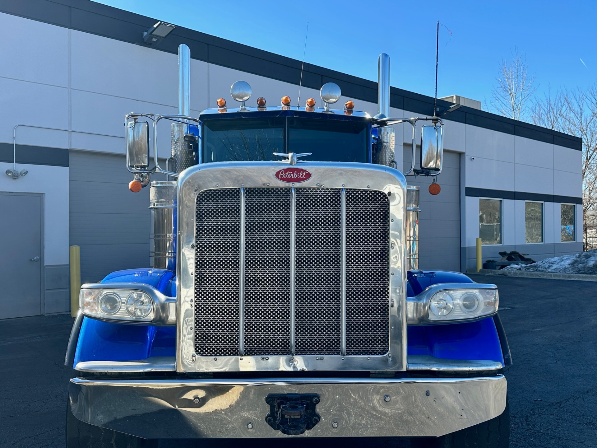 Used-2015-Peterbilt-389-Sleeper---Cummins-ISX15---500-HP---18-Speed-Manual---46K-Rears---PTO