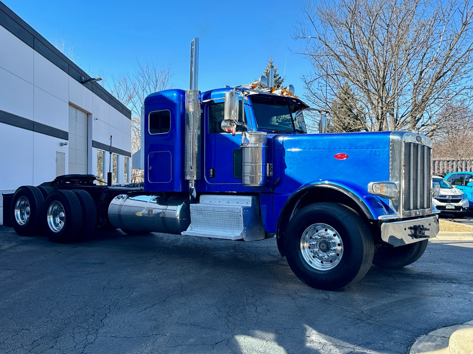 Used-2015-Peterbilt-389-Sleeper---Cummins-ISX15---500-HP---18-Speed-Manual---46K-Rears---PTO