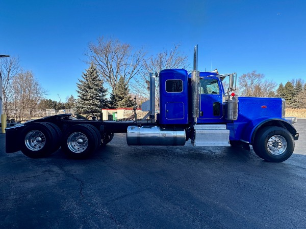 Used-2015-Peterbilt-389-Sleeper---Cummins-ISX15---500-HP---18-Speed-Manual---46K-Rears---PTO