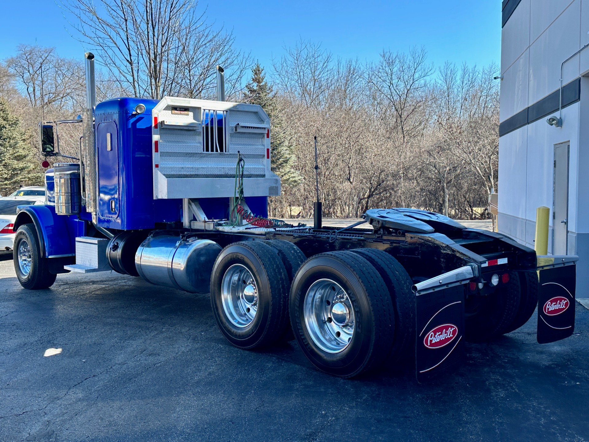 Used-2015-Peterbilt-389-Sleeper---Cummins-ISX15---500-HP---18-Speed-Manual---46K-Rears---PTO