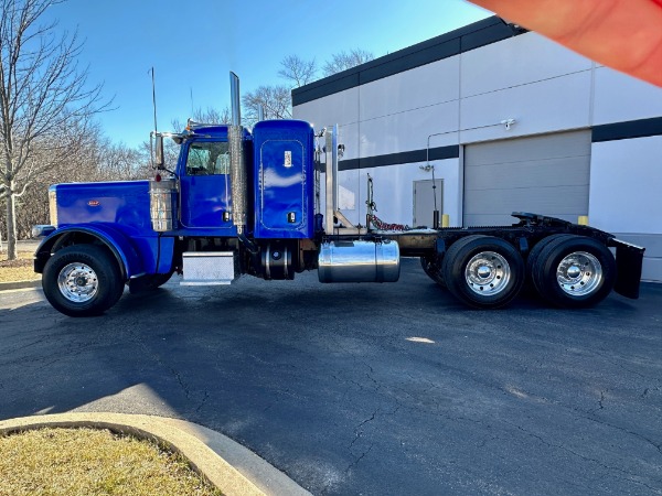 Used-2015-Peterbilt-389-Sleeper---Cummins-ISX15---500-HP---18-Speed-Manual---46K-Rears---PTO