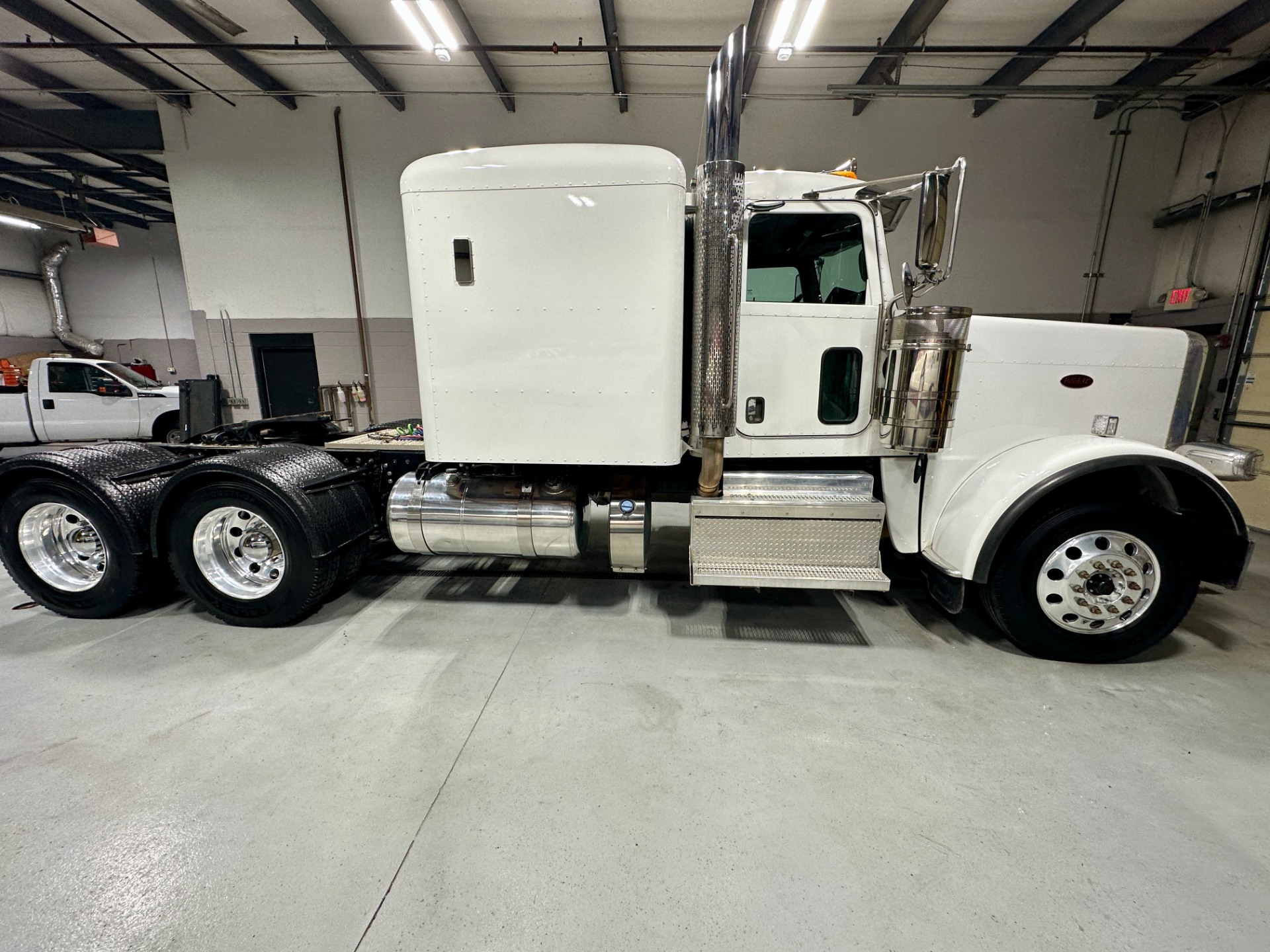 Used-2020-Peterbilt-389-Flat-Top-Sleeper---Cummins-X15---565-Horsepower---18-Speed-Manual