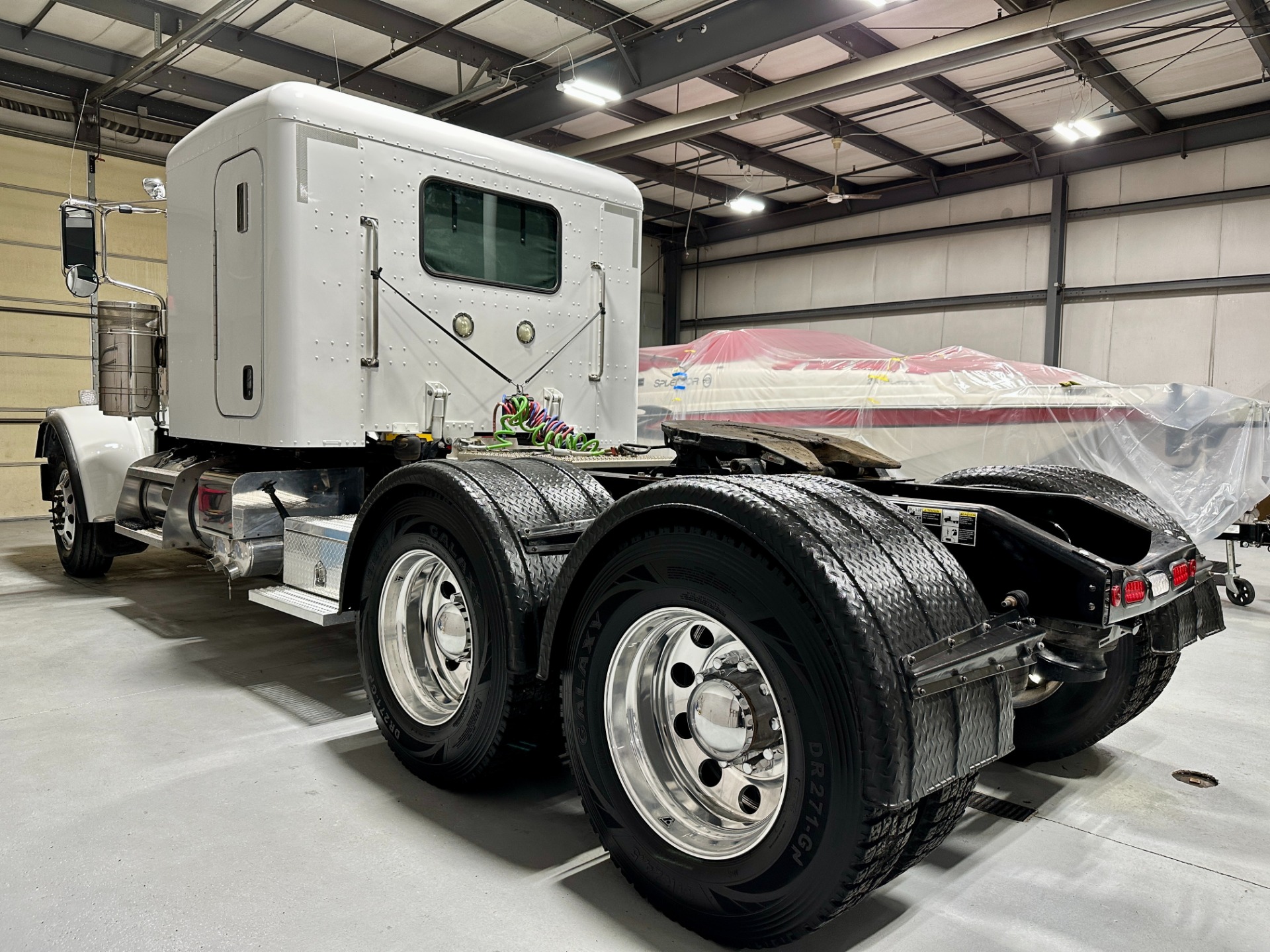 Used-2020-Peterbilt-389-Flat-Top-Sleeper---Cummins-X15---565-Horsepower---18-Speed-Manual