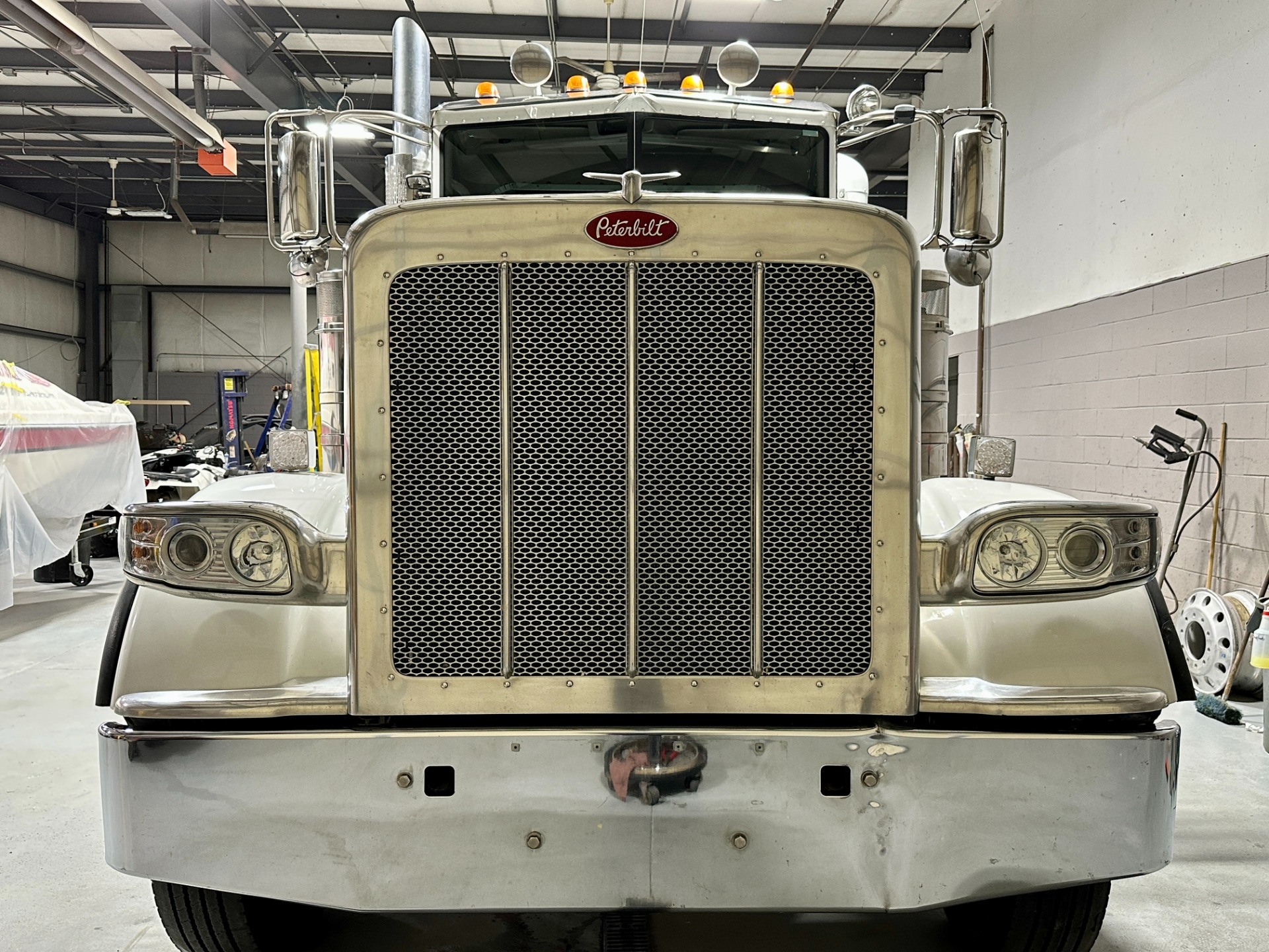 Used-2020-Peterbilt-389-Flat-Top-Sleeper---Cummins-X15---565-Horsepower---18-Speed-Manual