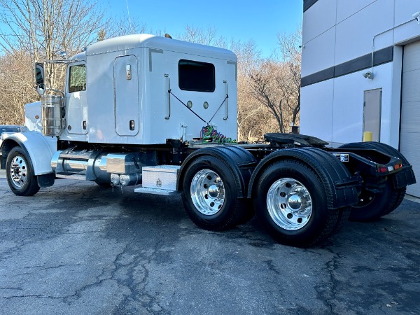 Used 2020 Peterbilt 389 Flat Top Sleeper - Cummins X15 - 565 Horsepower - 18 Speed Manual for sale Sold at Chicago Motor Cars in West Chicago IL 60185 3